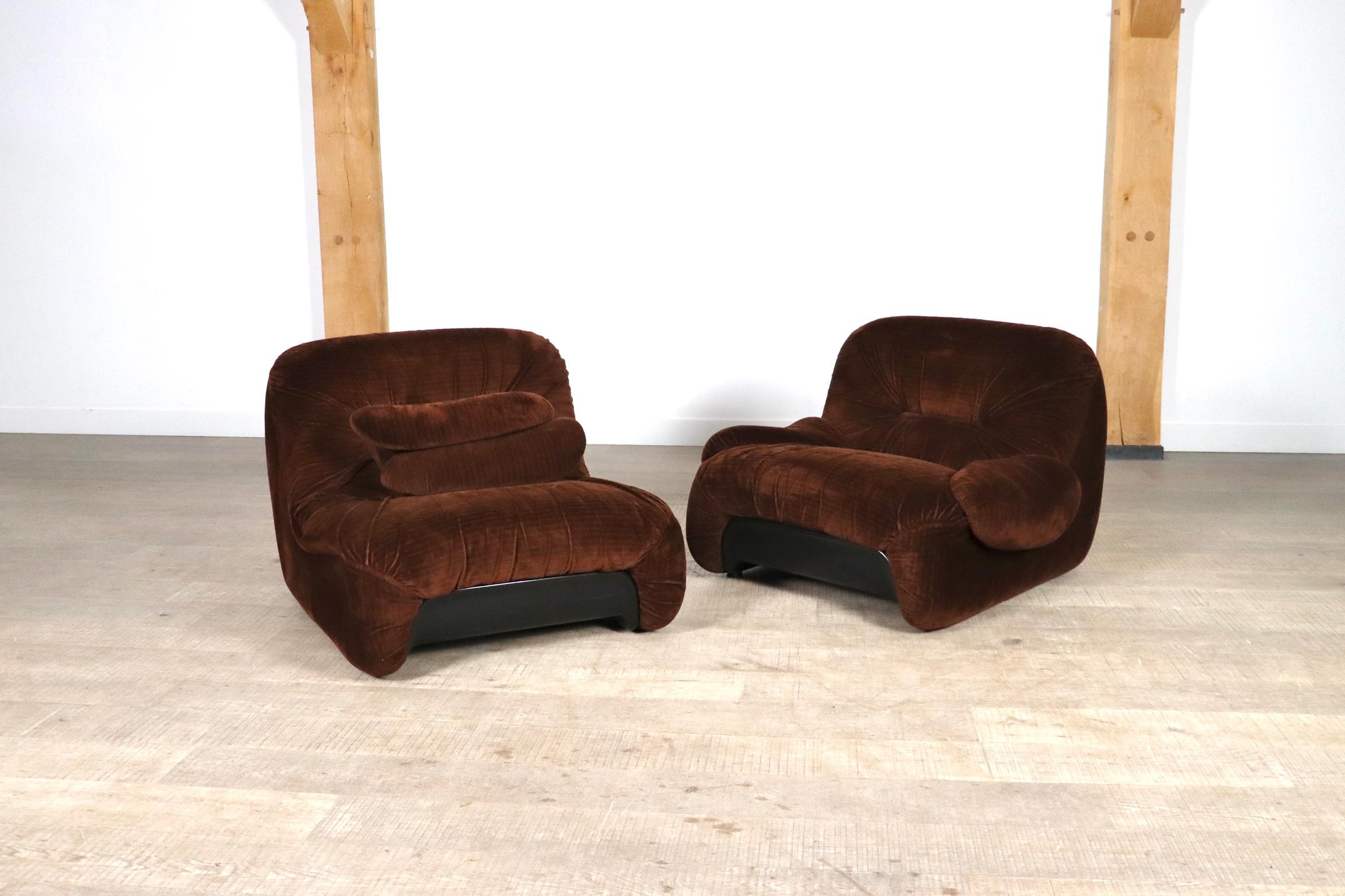 Diego Mattu’s Malù creation introduces exceptionally cozy lounge chairs produced by the Italian company 1P.

These chairs are made to reach an ultimate level of comfort as can clearly be recognized in the design. The base is constructed from ABS, a