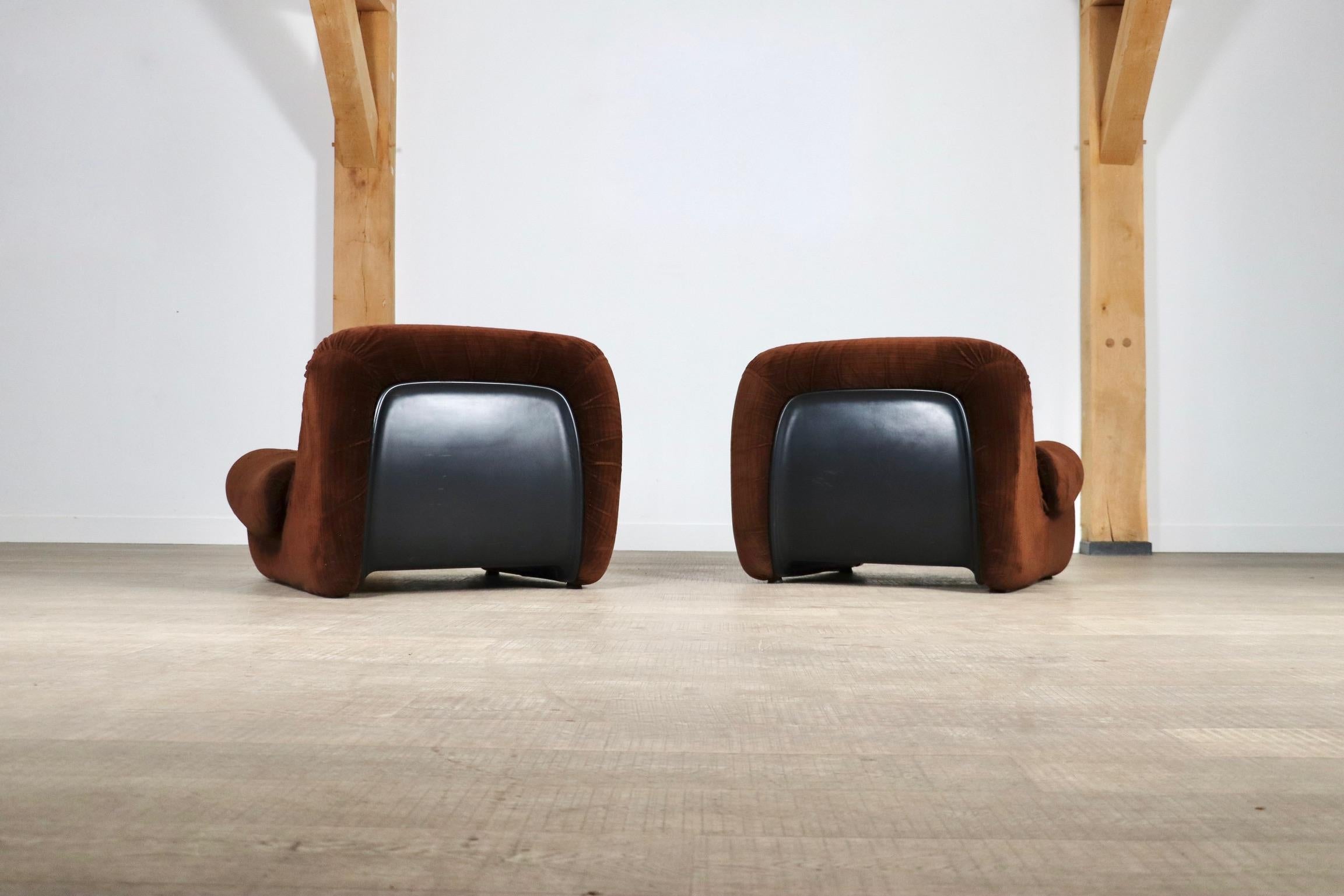 Pair Of ‘Malù’ Lounge Chairs In Brown Corduroy Upholstery By Diego Mattu For 1P In Good Condition For Sale In ABCOUDE, UT