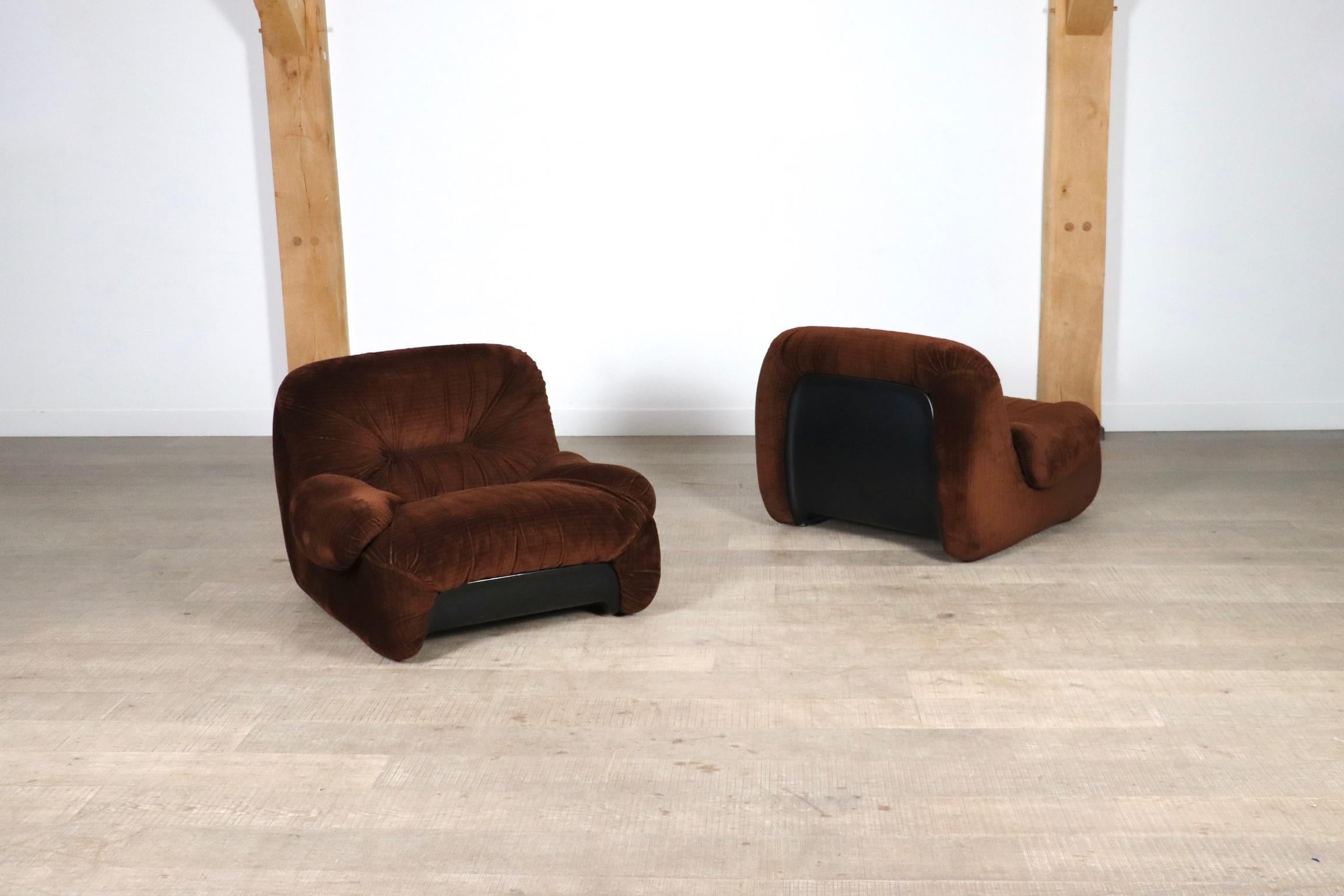 Mid-20th Century Pair Of ‘Malù’ Lounge Chairs In Brown Corduroy Upholstery By Diego Mattu For 1P For Sale