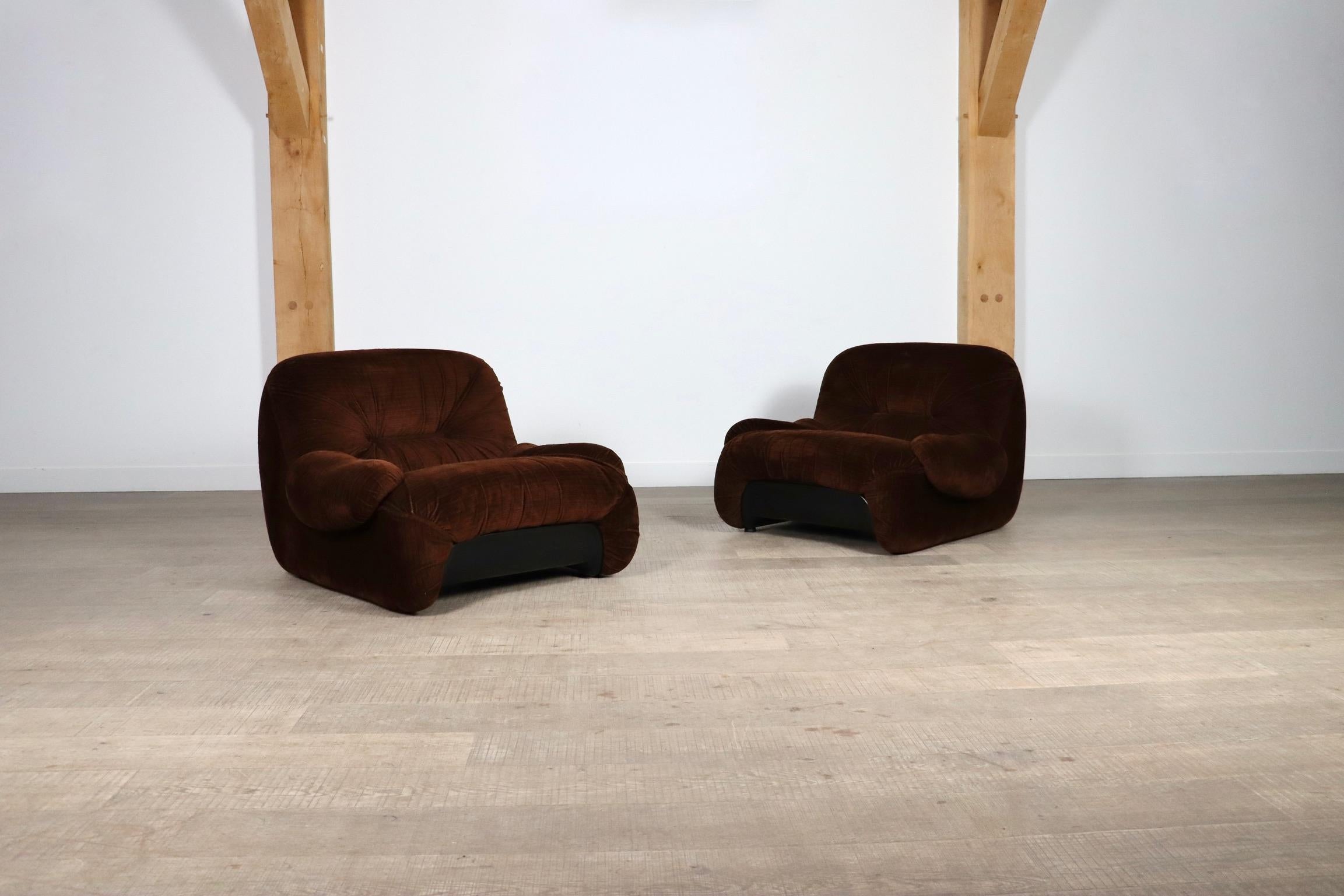 Mid-20th Century Pair Of ‘Malù’ Lounge Chairs In Brown Corduroy Upholstery By Diego Mattu For 1P