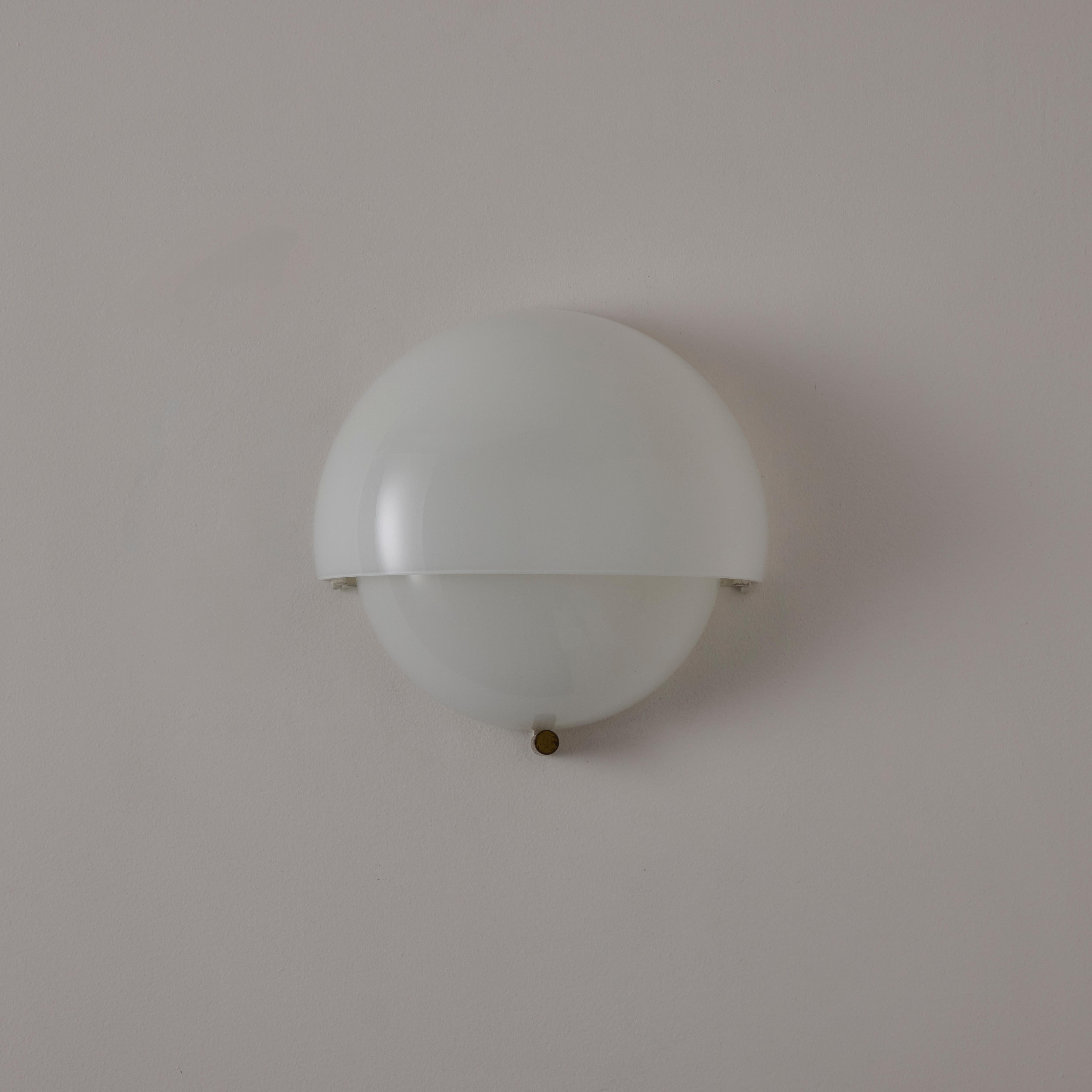 Metà XX secolo Coppia di applique 'Mania' di Vico Magistretti per Artemide in vendita