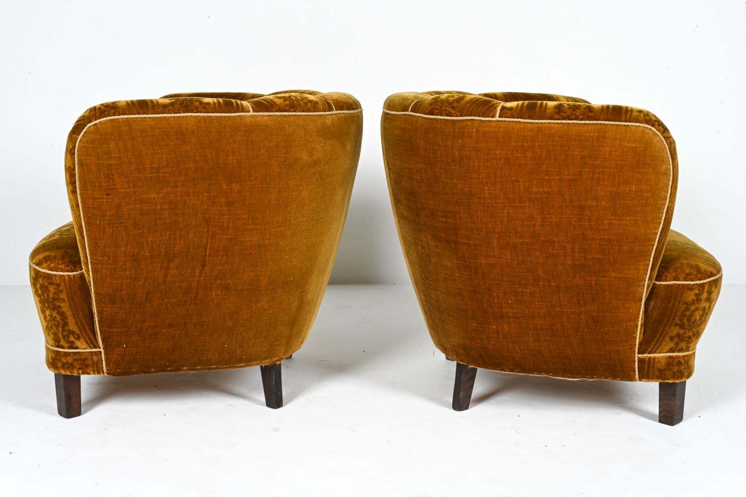 Paar Manner of Viggo Boesen Lounge Chairs von Slagelse, ca. 1940 im Angebot 6