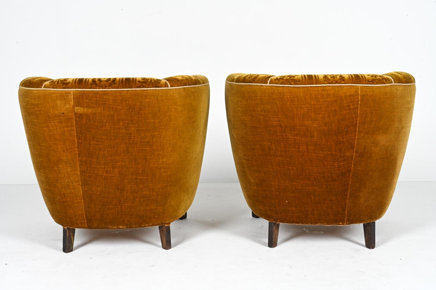 Paar Manner of Viggo Boesen Lounge Chairs von Slagelse, ca. 1940 im Angebot 8