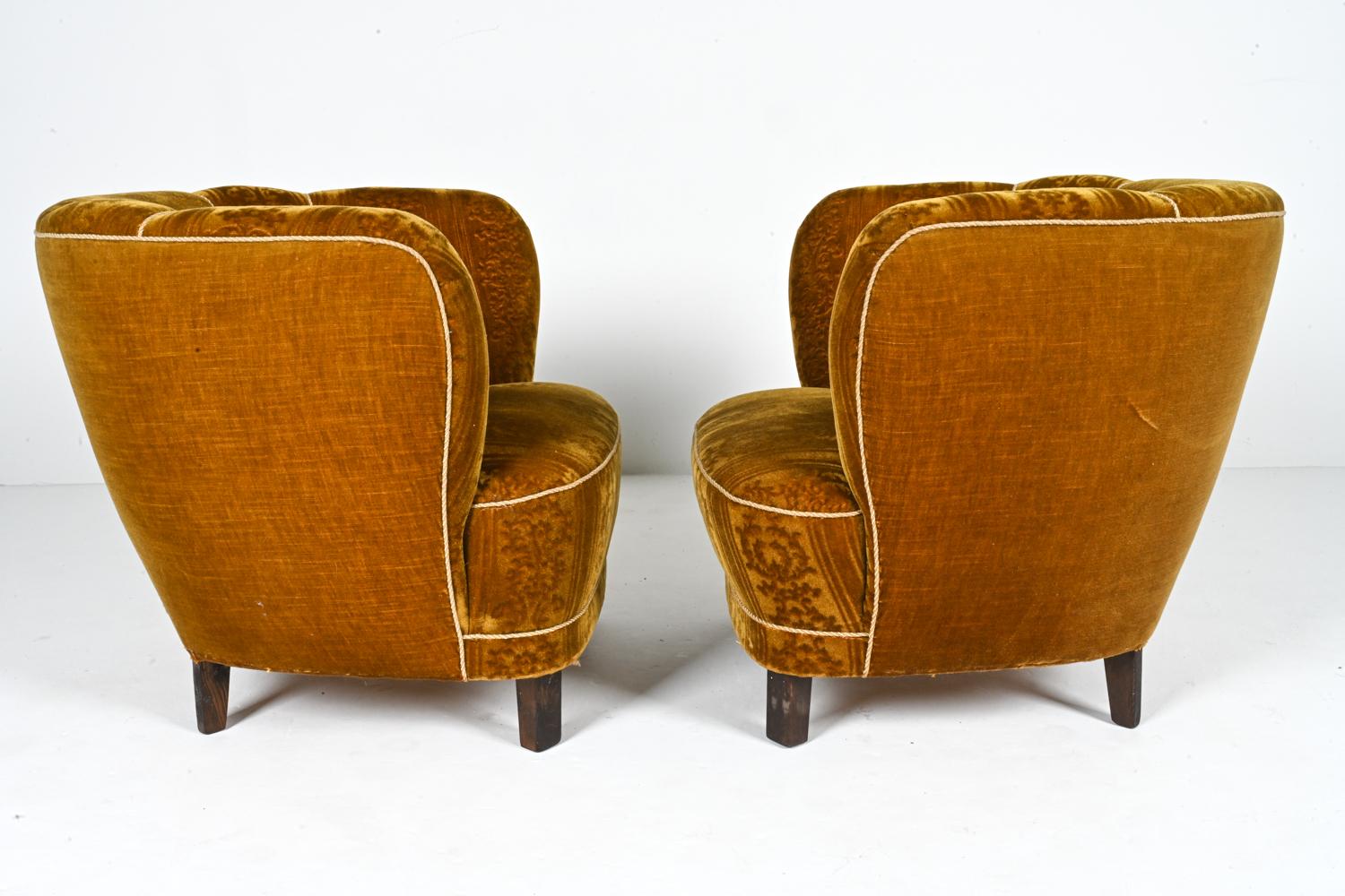 Paar Manner of Viggo Boesen Lounge Chairs von Slagelse, ca. 1940 im Angebot 11