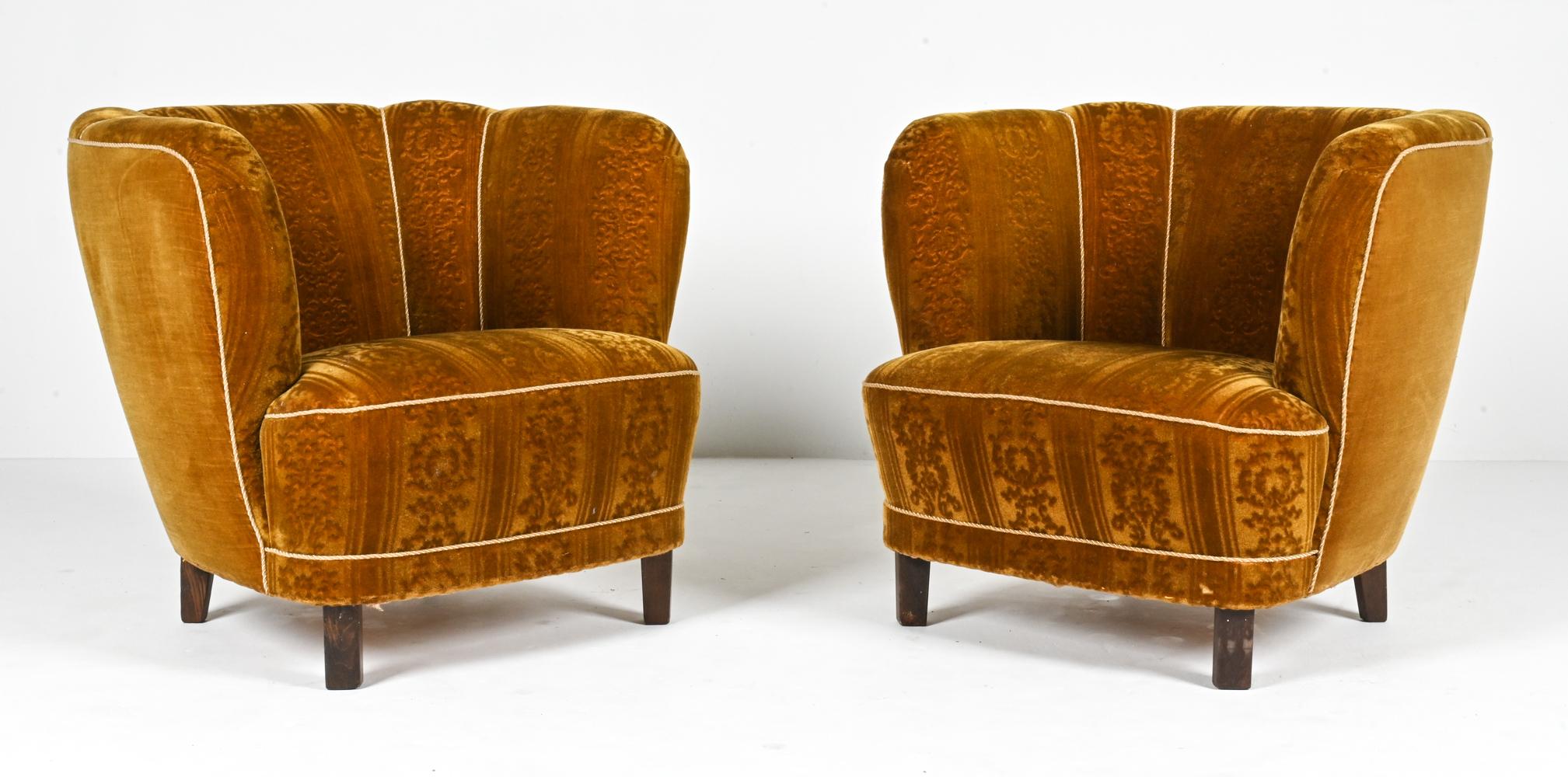 Paar Manner of Viggo Boesen Lounge Chairs von Slagelse, ca. 1940 (Skandinavische Moderne) im Angebot