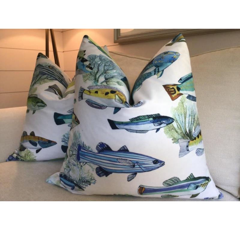 Americano Coppia di cuscini tropicali da interno/esterno con imbottitura in piuma d'oca di Manuel Canovas 