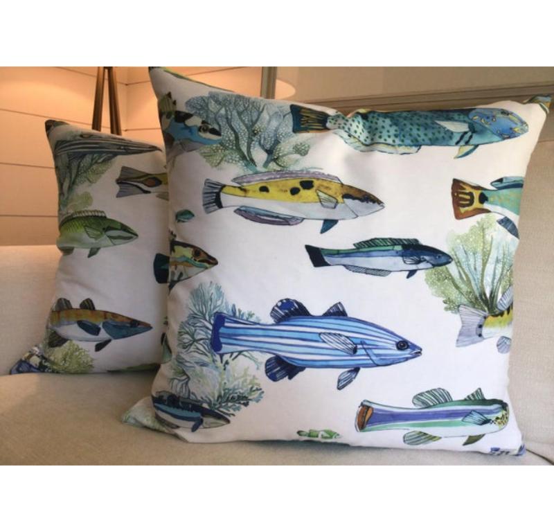 Coppia di cuscini tropicali da interno/esterno con imbottitura in piuma d'oca di Manuel Canovas 