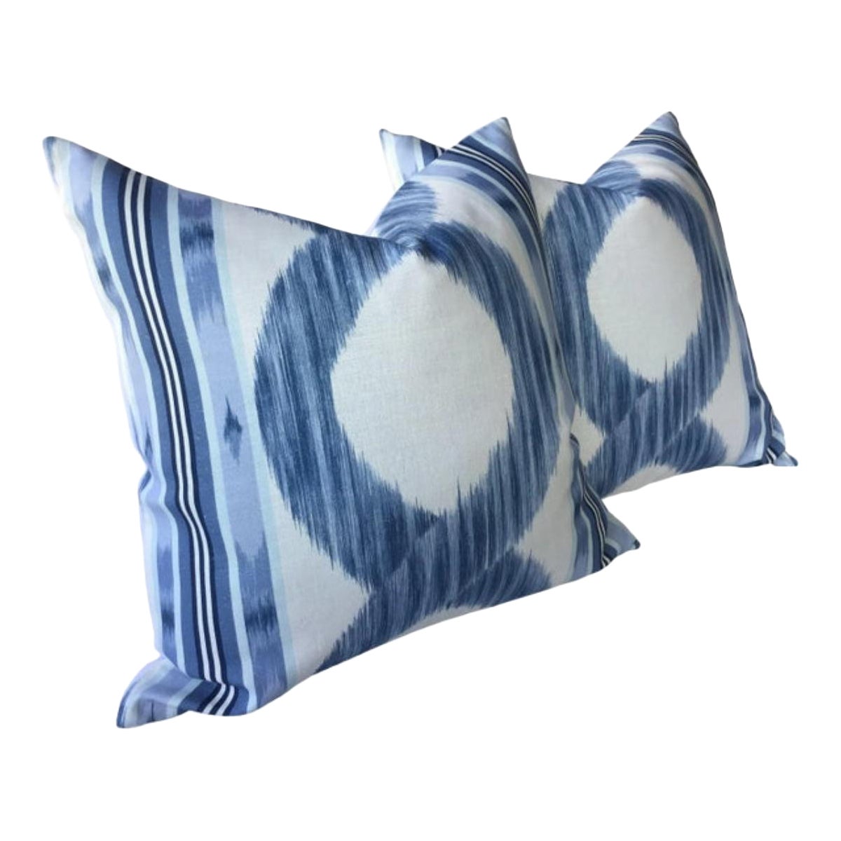 Coppia di cuscini Manuel Canovas Zarina in blu zaffiro, 22 pollici