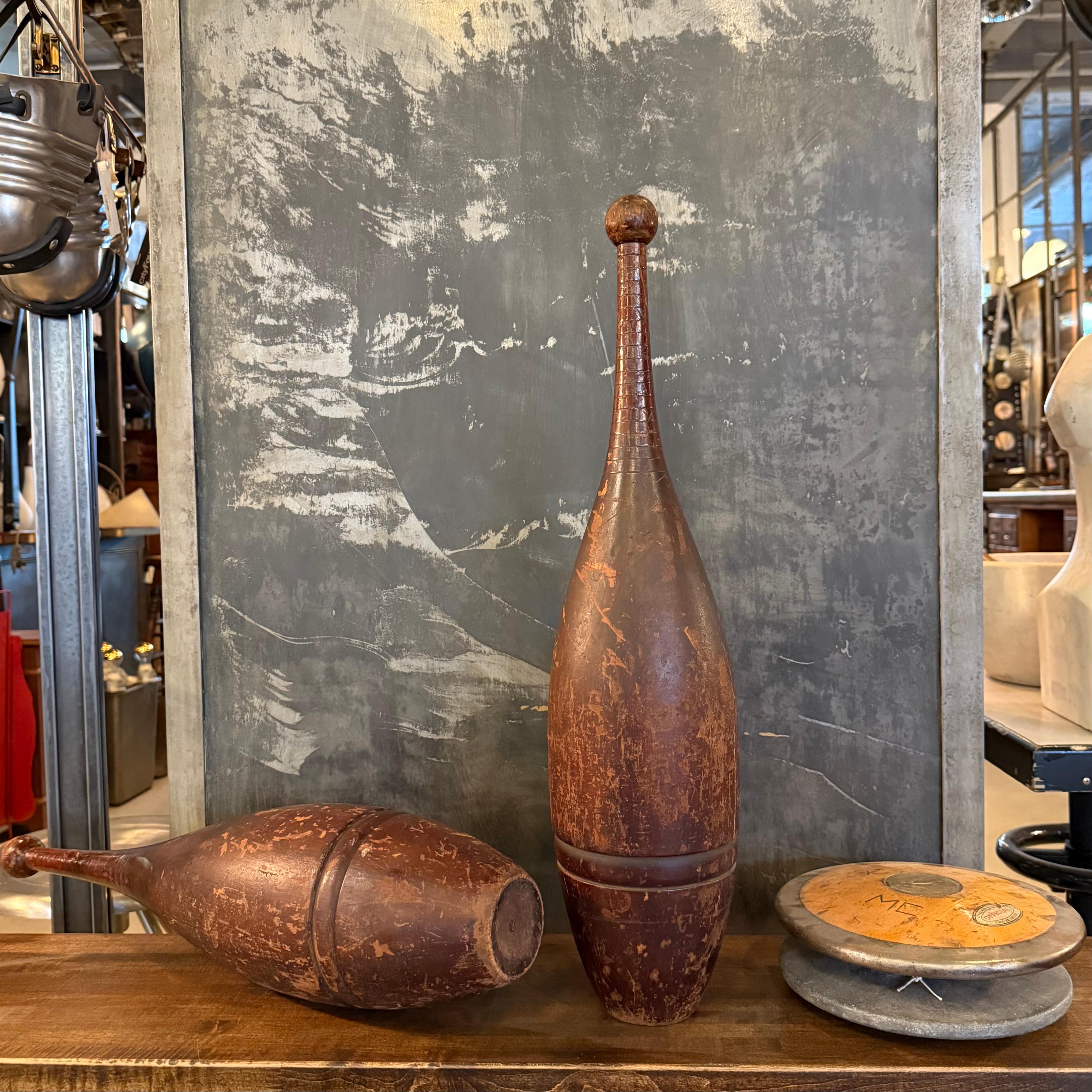 Érable Paire d'épingles à jongler en érable pour gymnases indiens anciens en vente