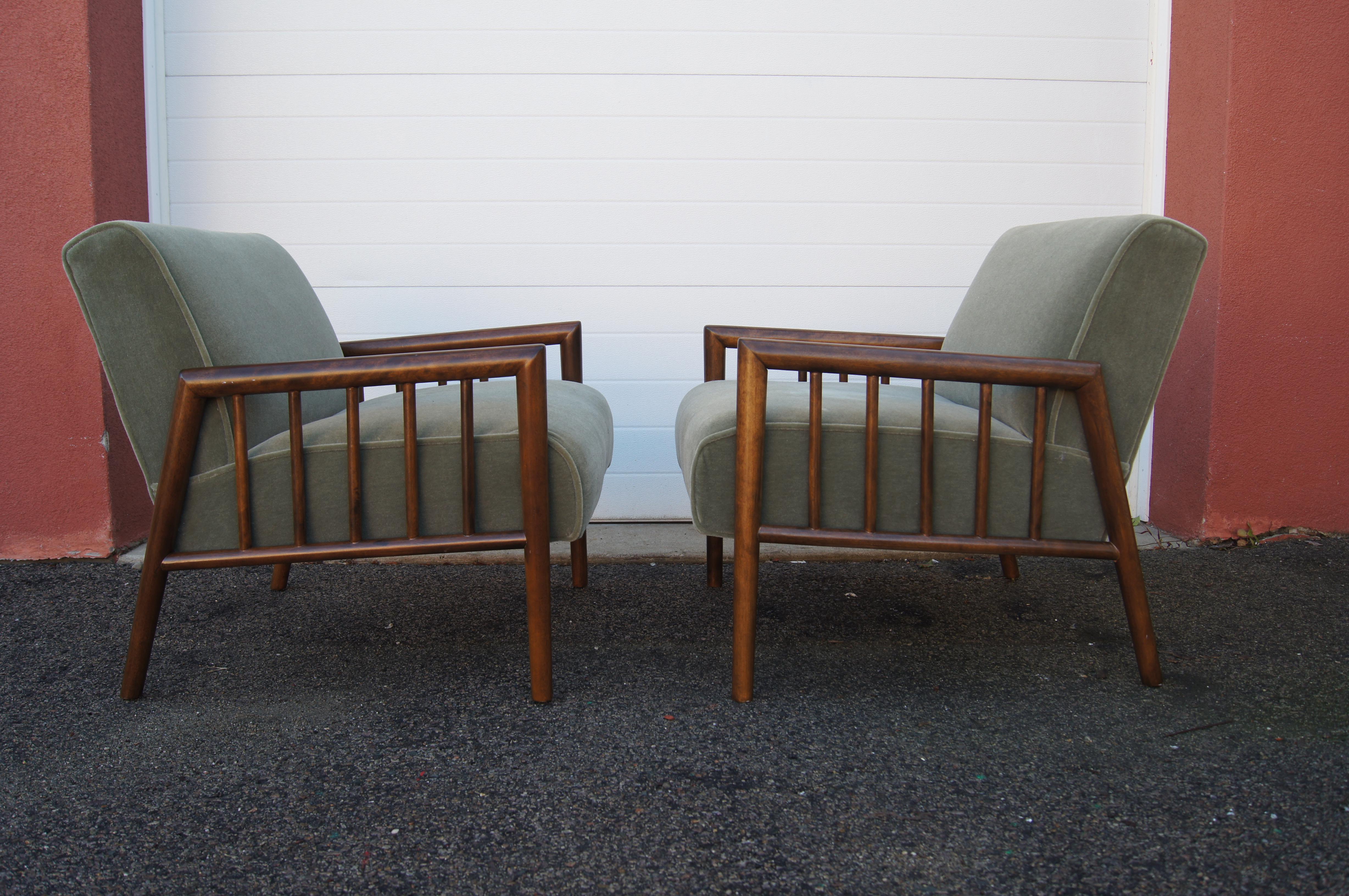 American Pair of Maple Lounge Chairs by Conant Ball, Attributed to Leslie Diamond