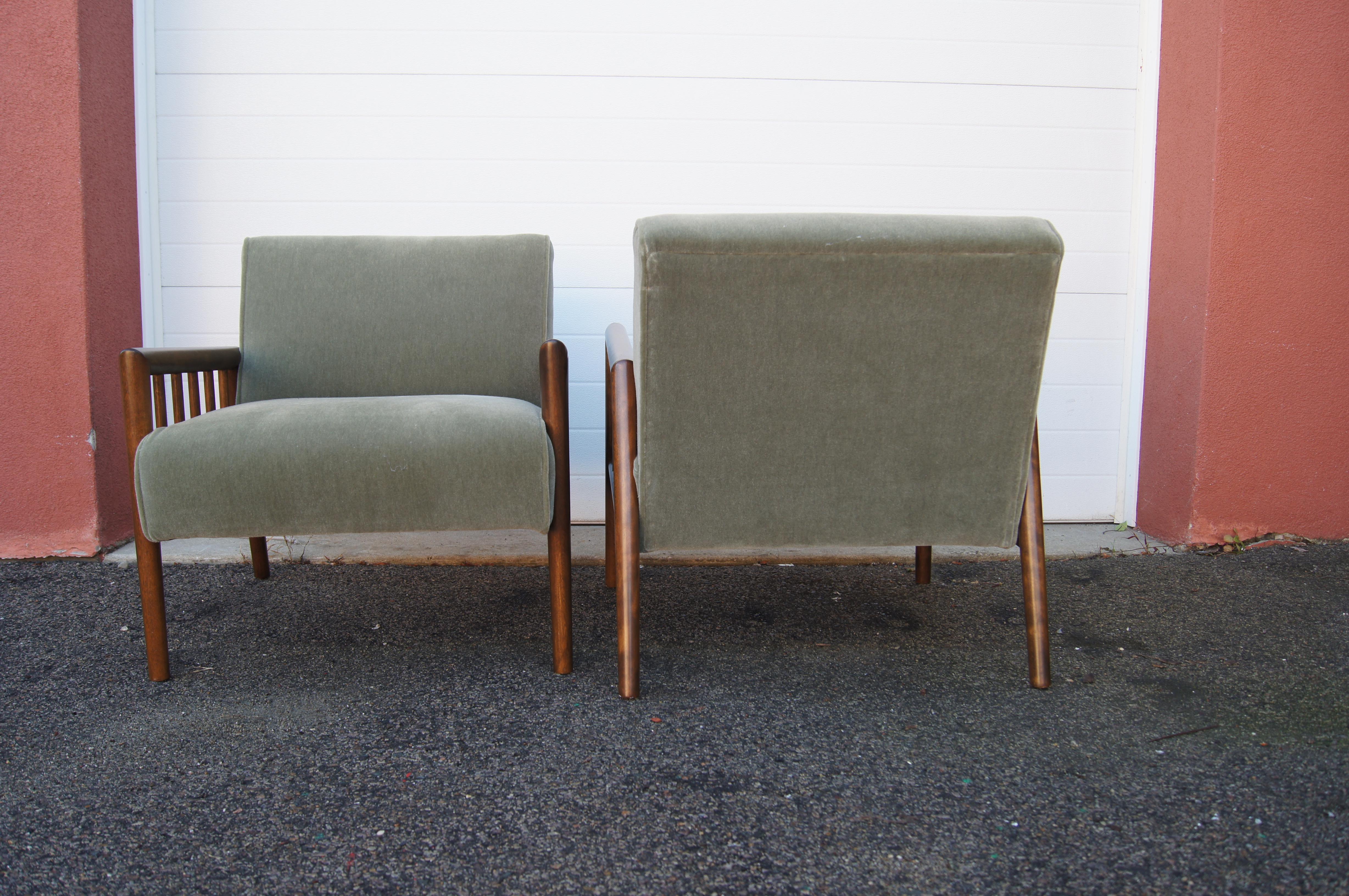 Pair of Maple Lounge Chairs by Conant Ball, Attributed to Leslie Diamond In Good Condition In Dorchester, MA
