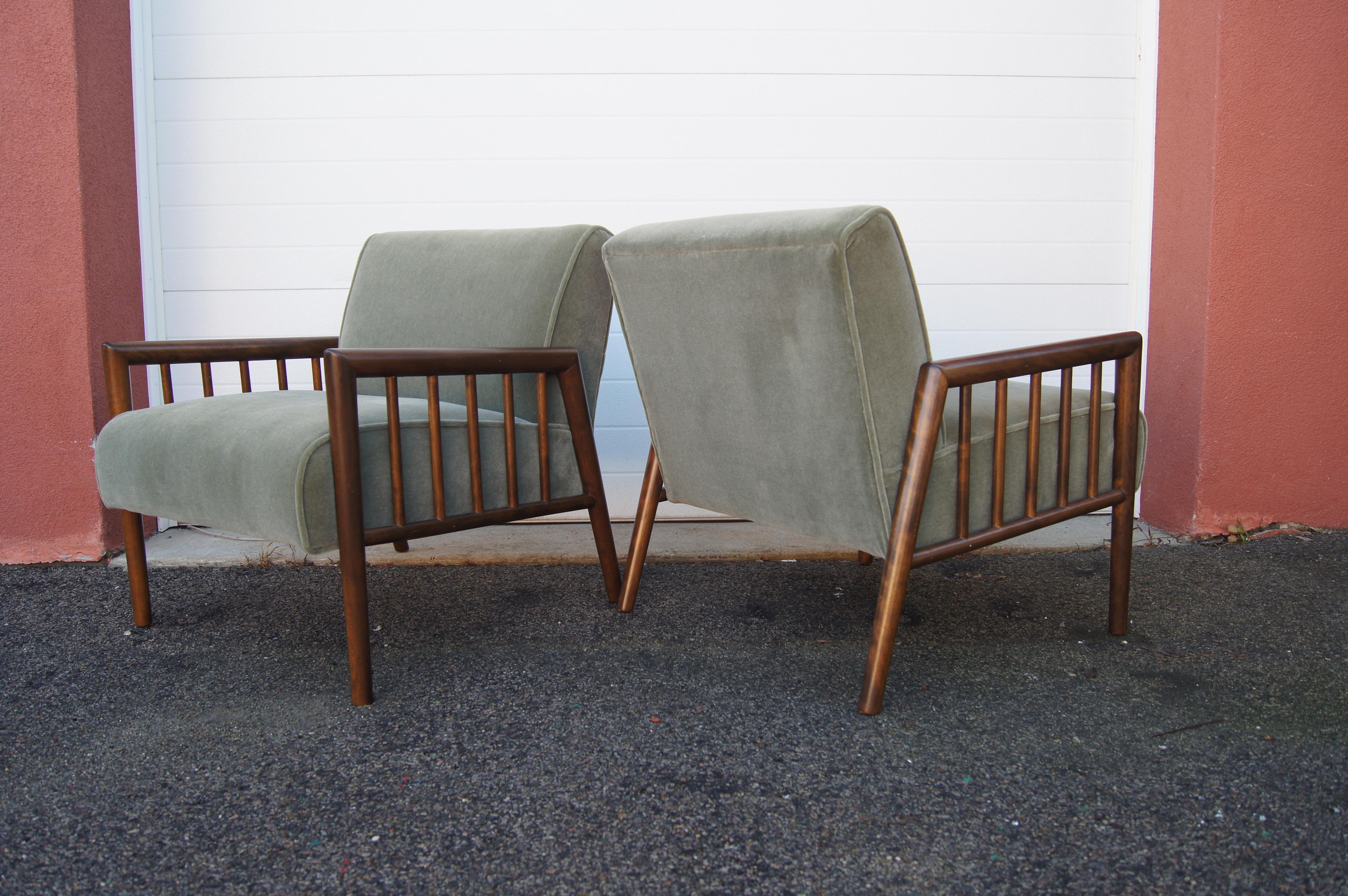 Mid-20th Century Pair of Maple Lounge Chairs by Conant Ball, Attributed to Leslie Diamond