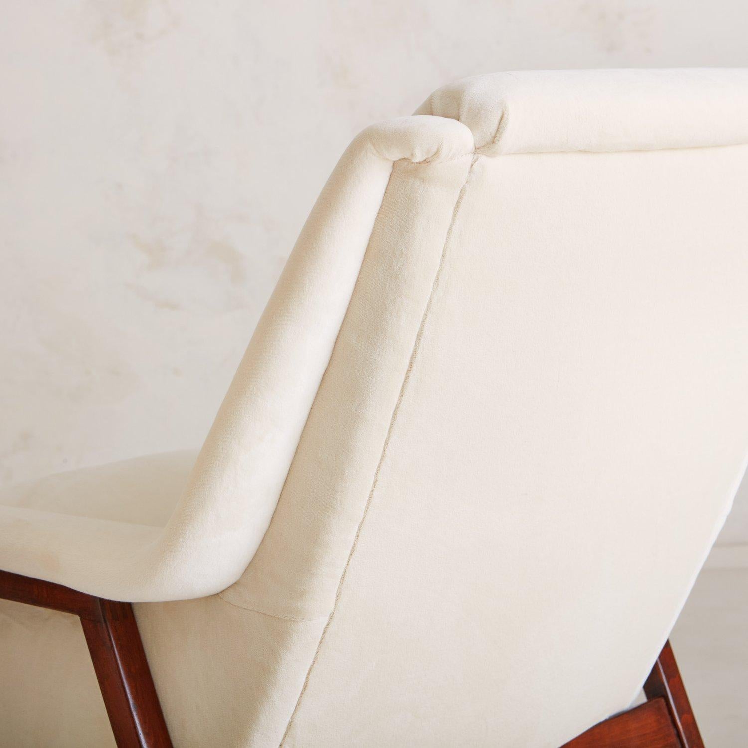 Pair of Maple Lounge Chairs in White Cotton Velvet, Italy 1950s 5