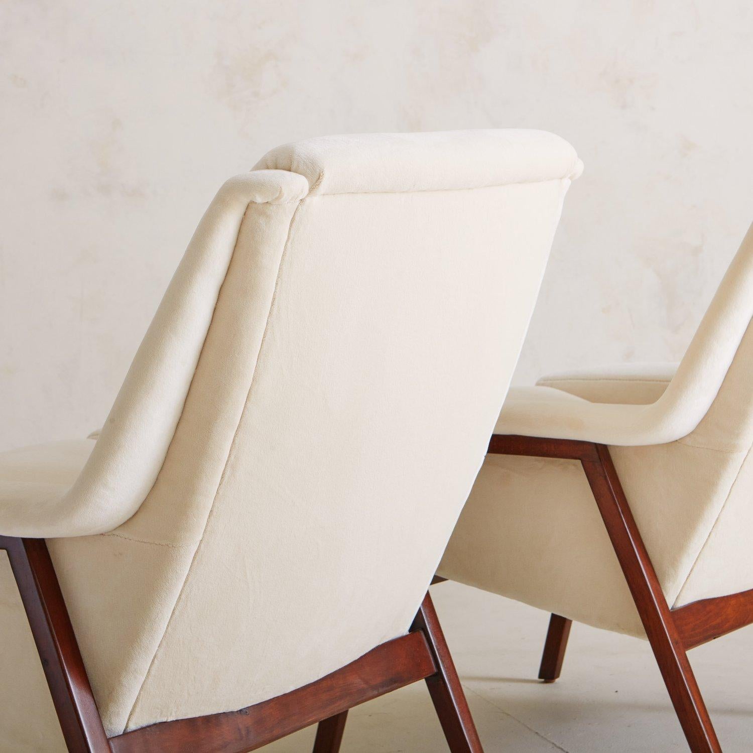 Pair of Maple Lounge Chairs in White Cotton Velvet, Italy 1950s 7