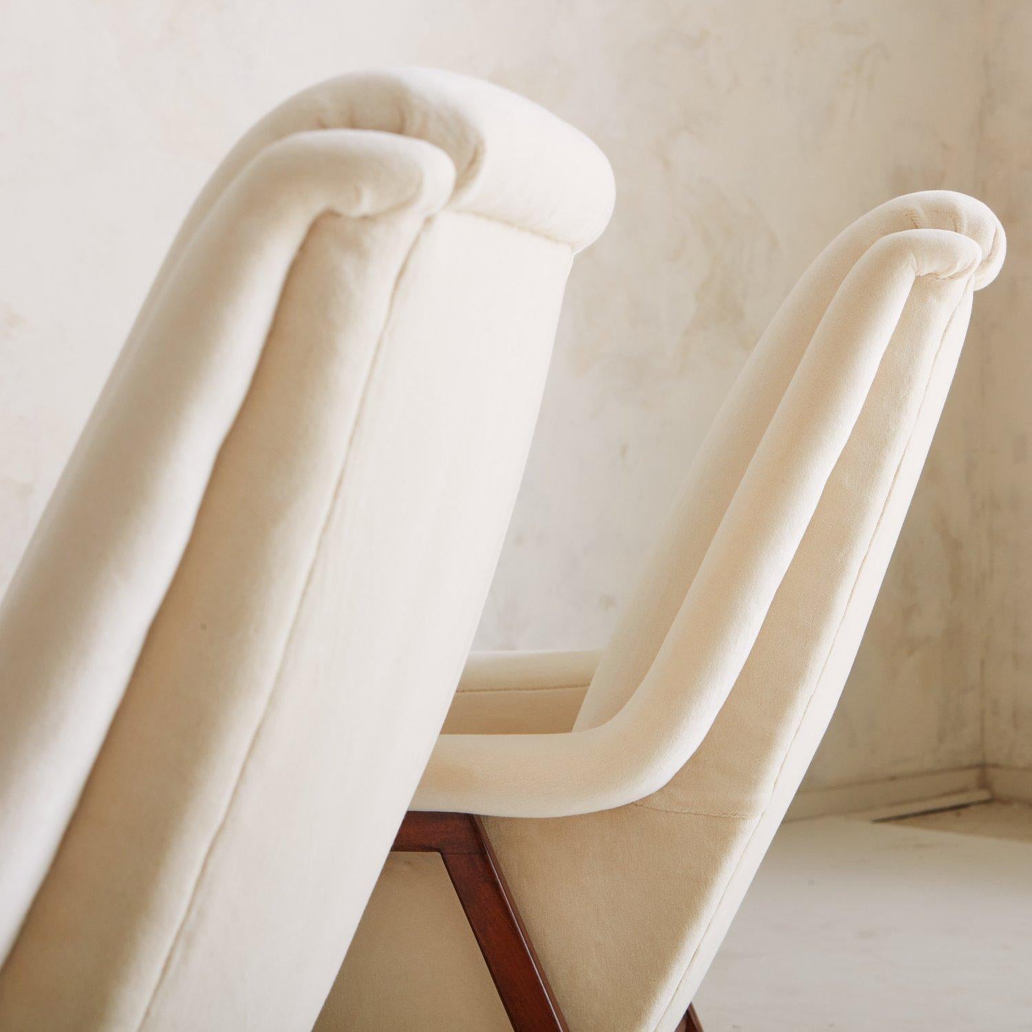 Pair of Maple Lounge Chairs in White Cotton Velvet, Italy 1950s 9