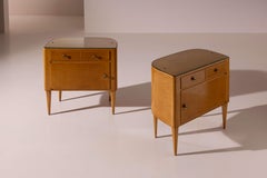 Pair of maple wood bedside tables, bean-shaped, Italy, 1950s