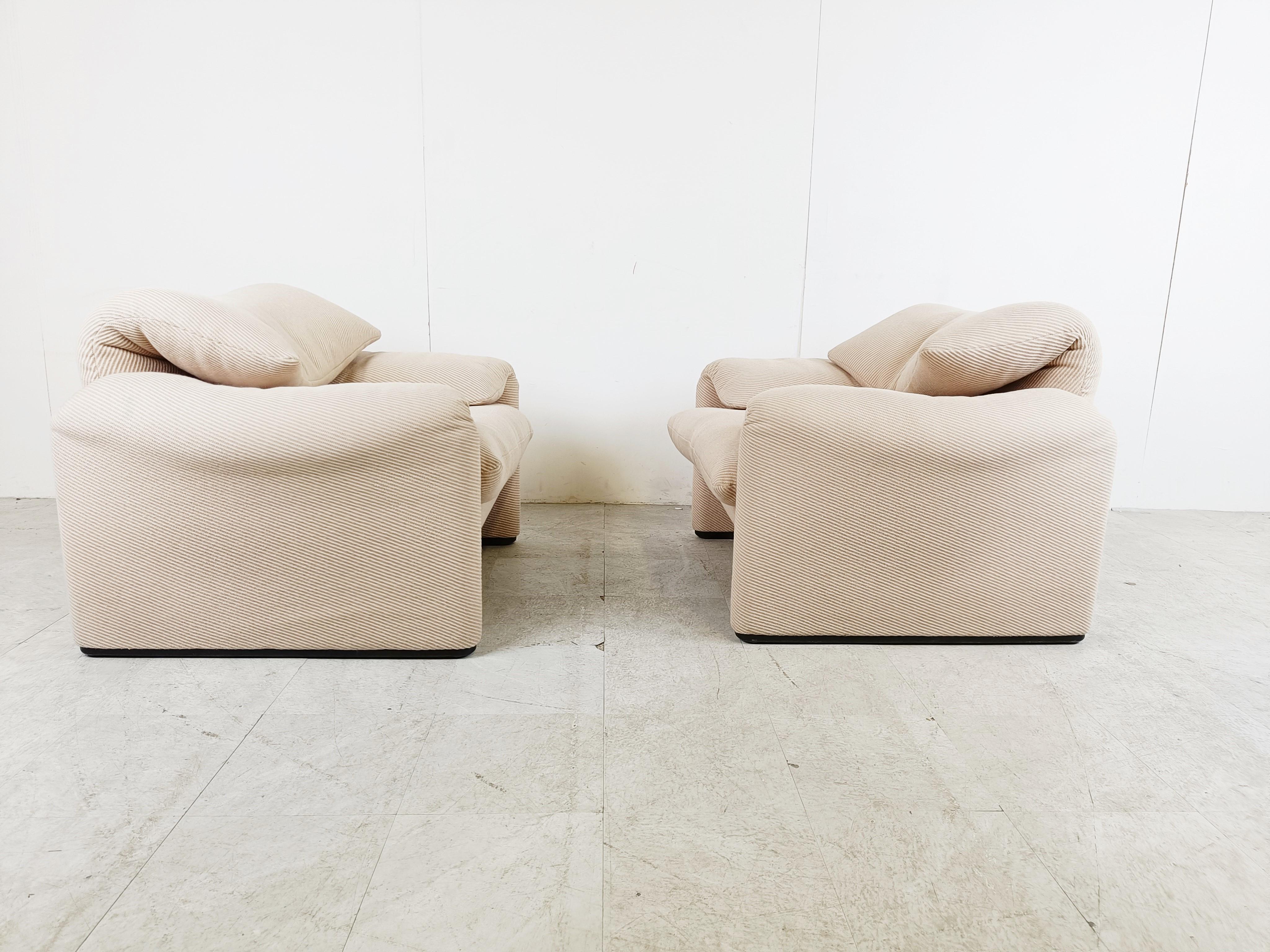 Pair of Maralunga armchair by Vico Magistretti for Cassina, 1973  3
