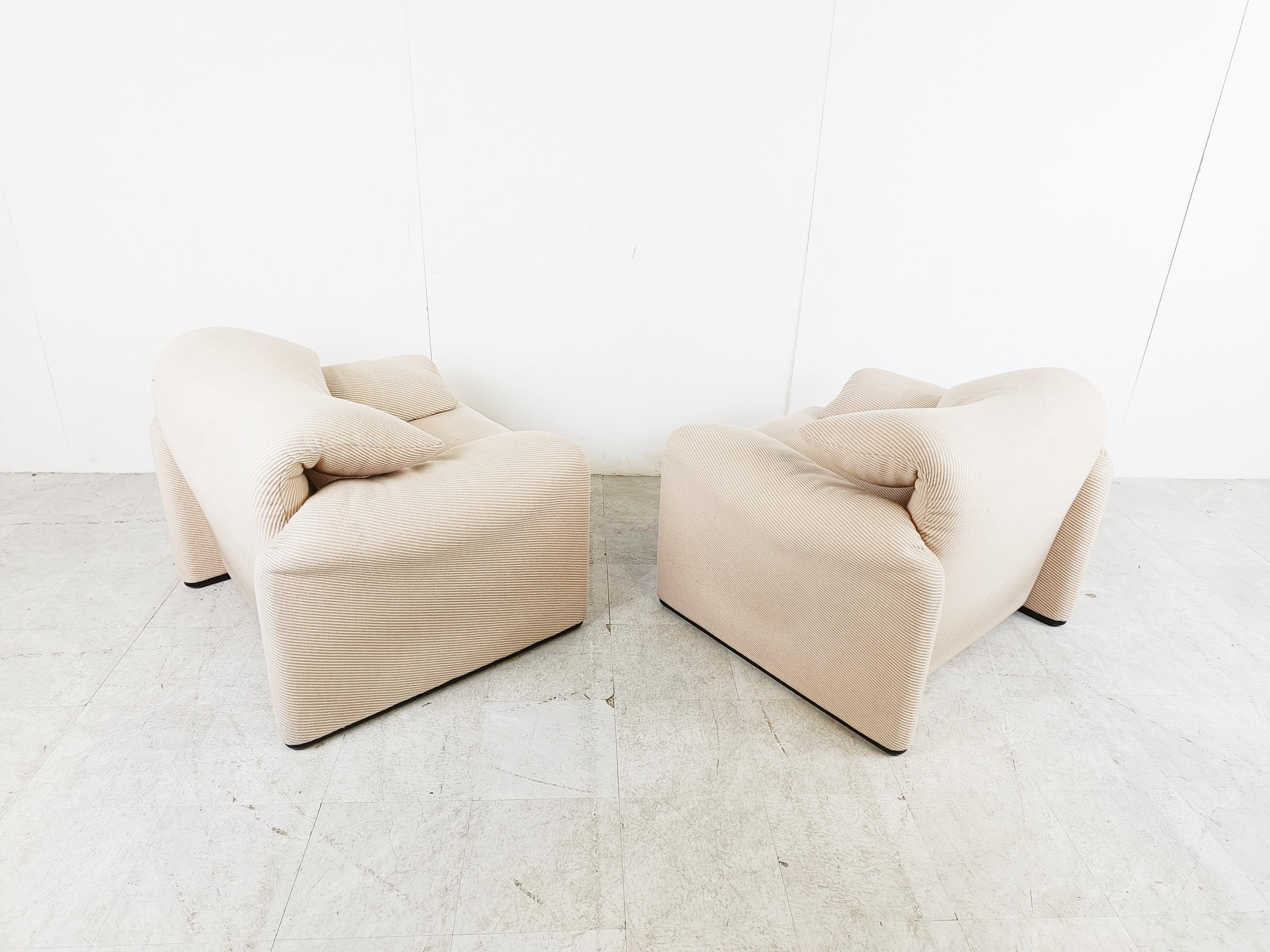 Pair of Maralunga armchair by Vico Magistretti for Cassina, 1973  4