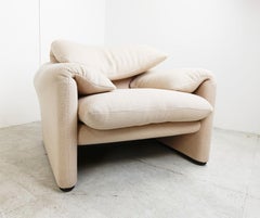 Pair of Maralunga armchair by Vico Magistretti for Cassina, 1973