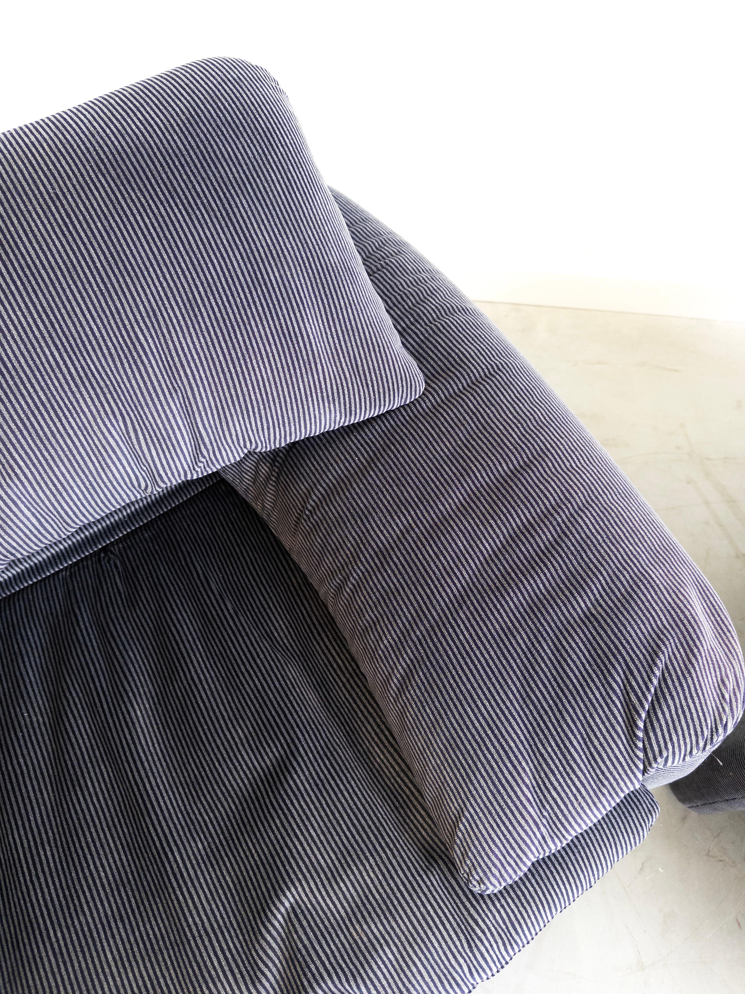 Mid-Century Modern Pair of Maralunga Armchairs and Ottomans by Vico Magistretti for Cassina