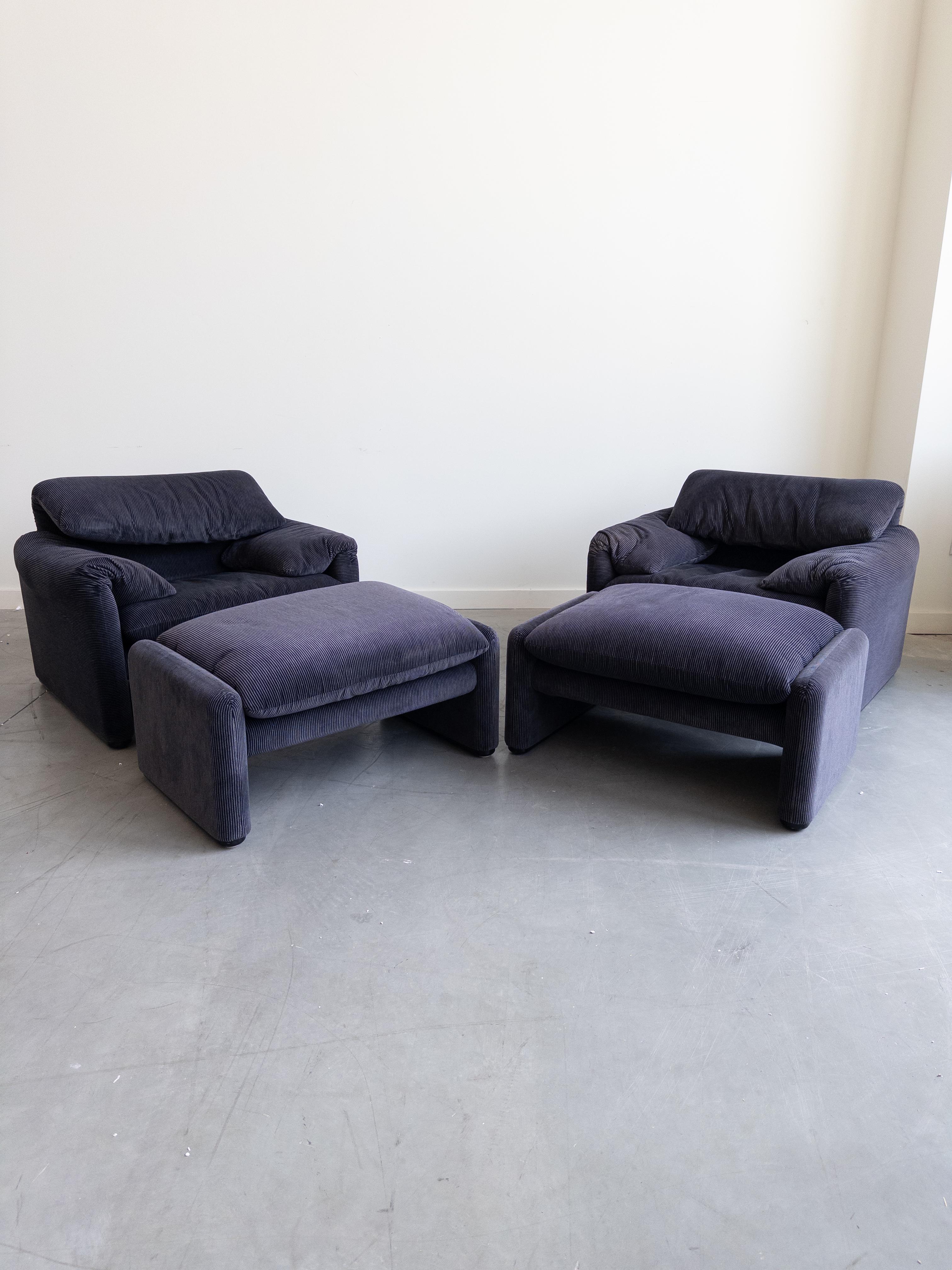 Late 20th Century Pair of Maralunga Armchairs and Ottomans by Vico Magistretti for Cassina