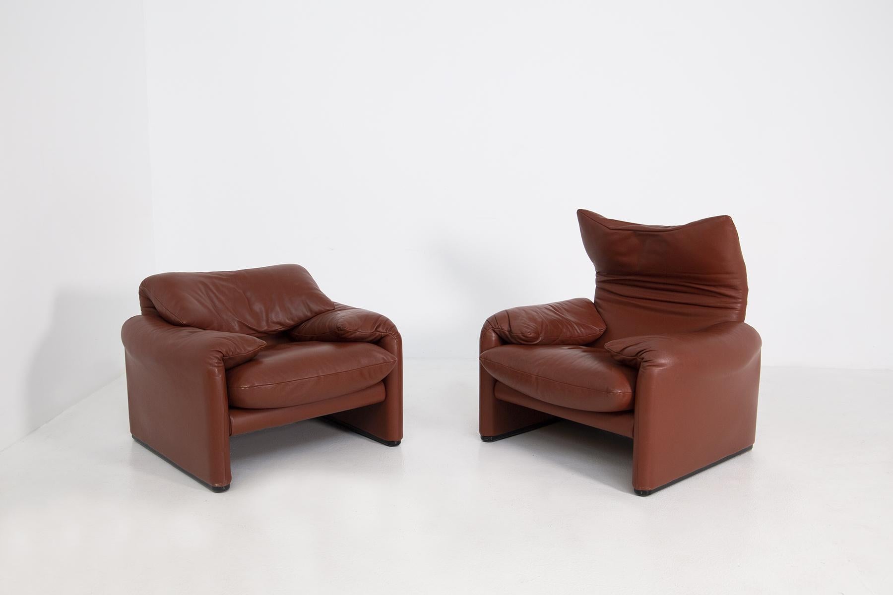 Pair of Maralunga Armchairs by Vico Magistretti for Cassina In Good Condition In Milano, IT