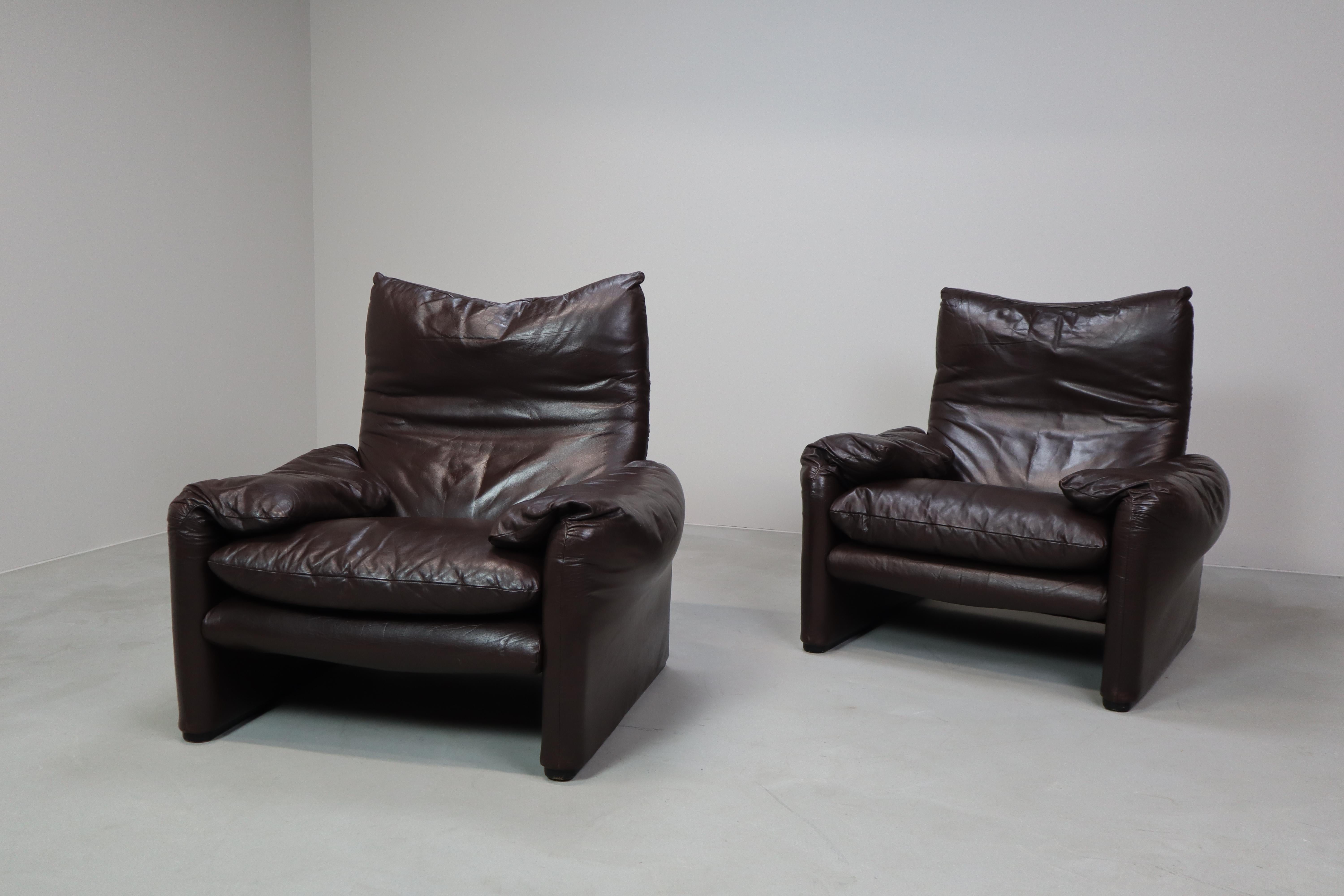 Pair of Maralunga leather armchairs by Vico Magistretti for Cassina, 1974. For Sale 4