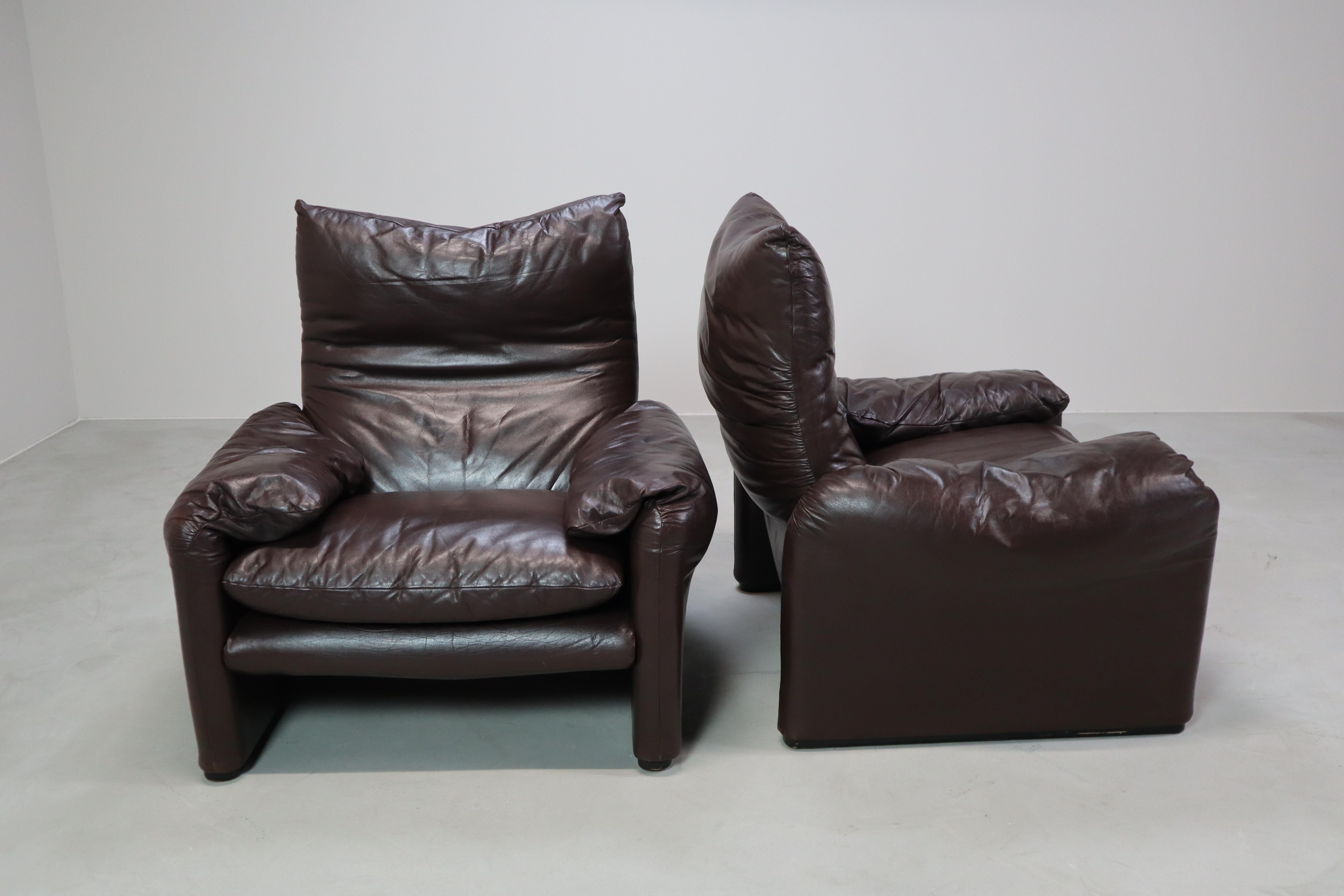 A pair of brown leather armchairs by Vico Magistretti for Cassina, 1974.
This is an old version that was probably reupholstered 25 to 30 years ago. As a result, there are some minor changes in the leather (such as the seam in the backrest) and no