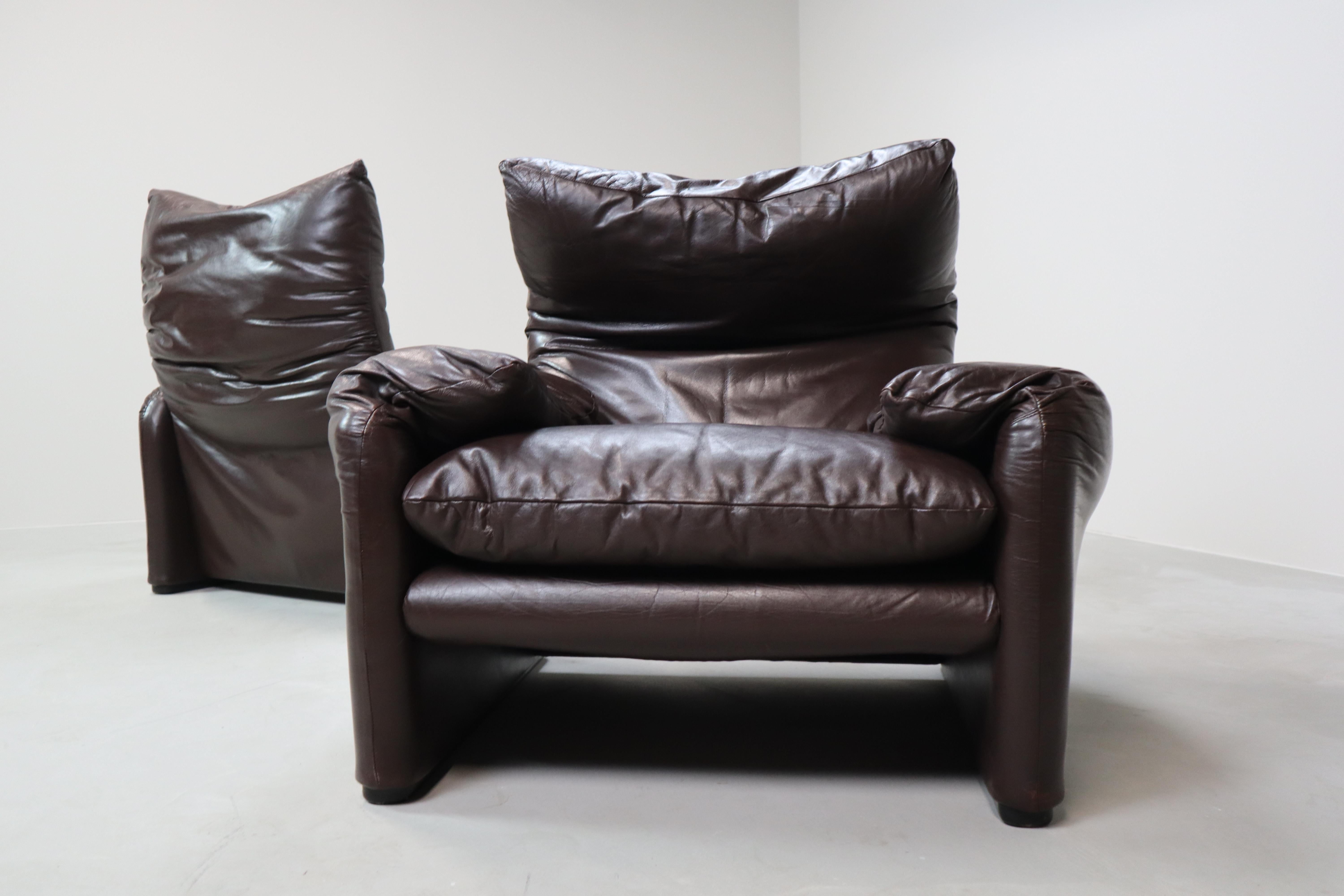 Leather Pair of Maralunga leather armchairs by Vico Magistretti for Cassina, 1974. For Sale
