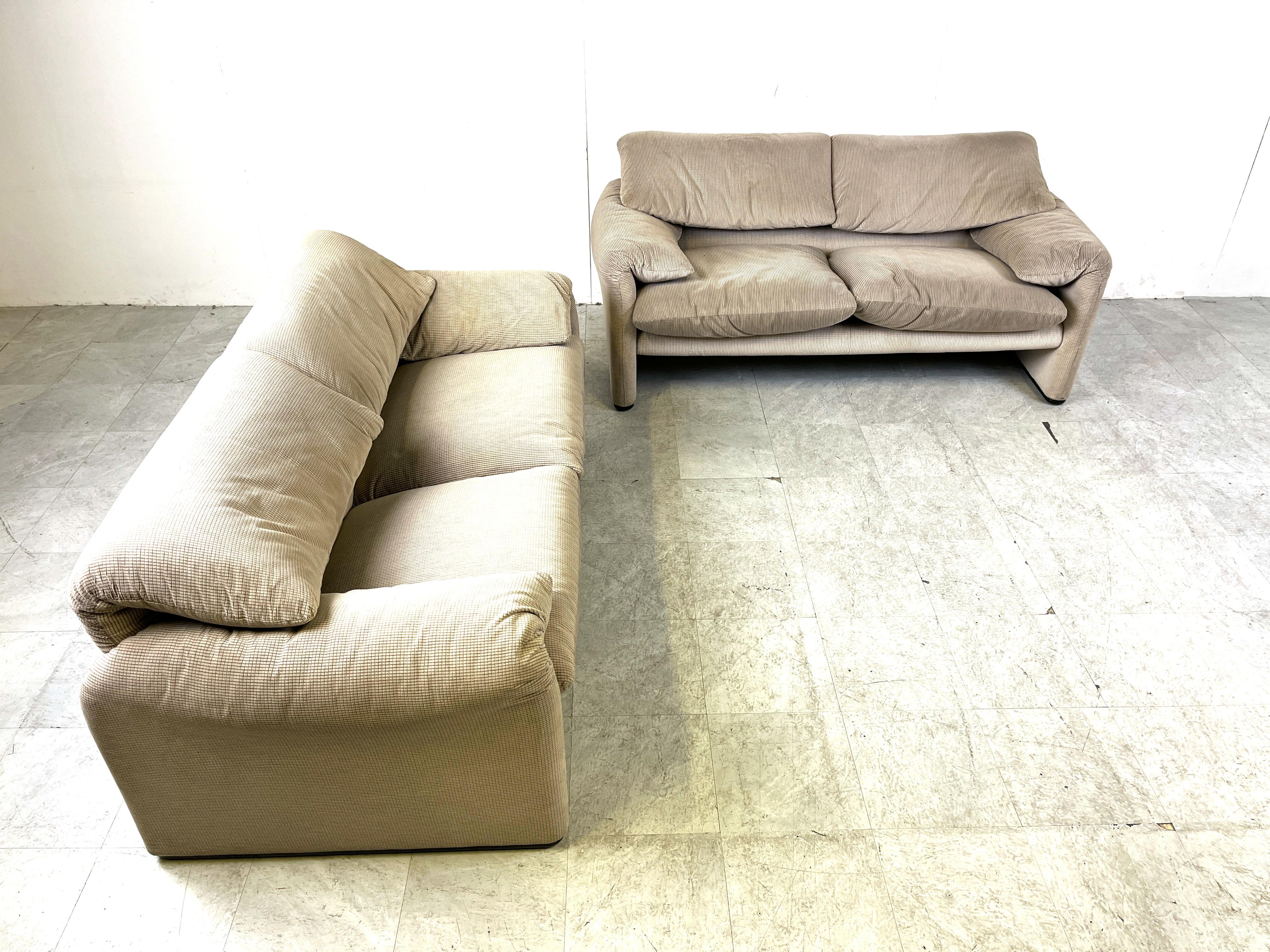 Italian Pair of Maralunga sofas by Vico Magistretti for Cassina, 1970s For Sale