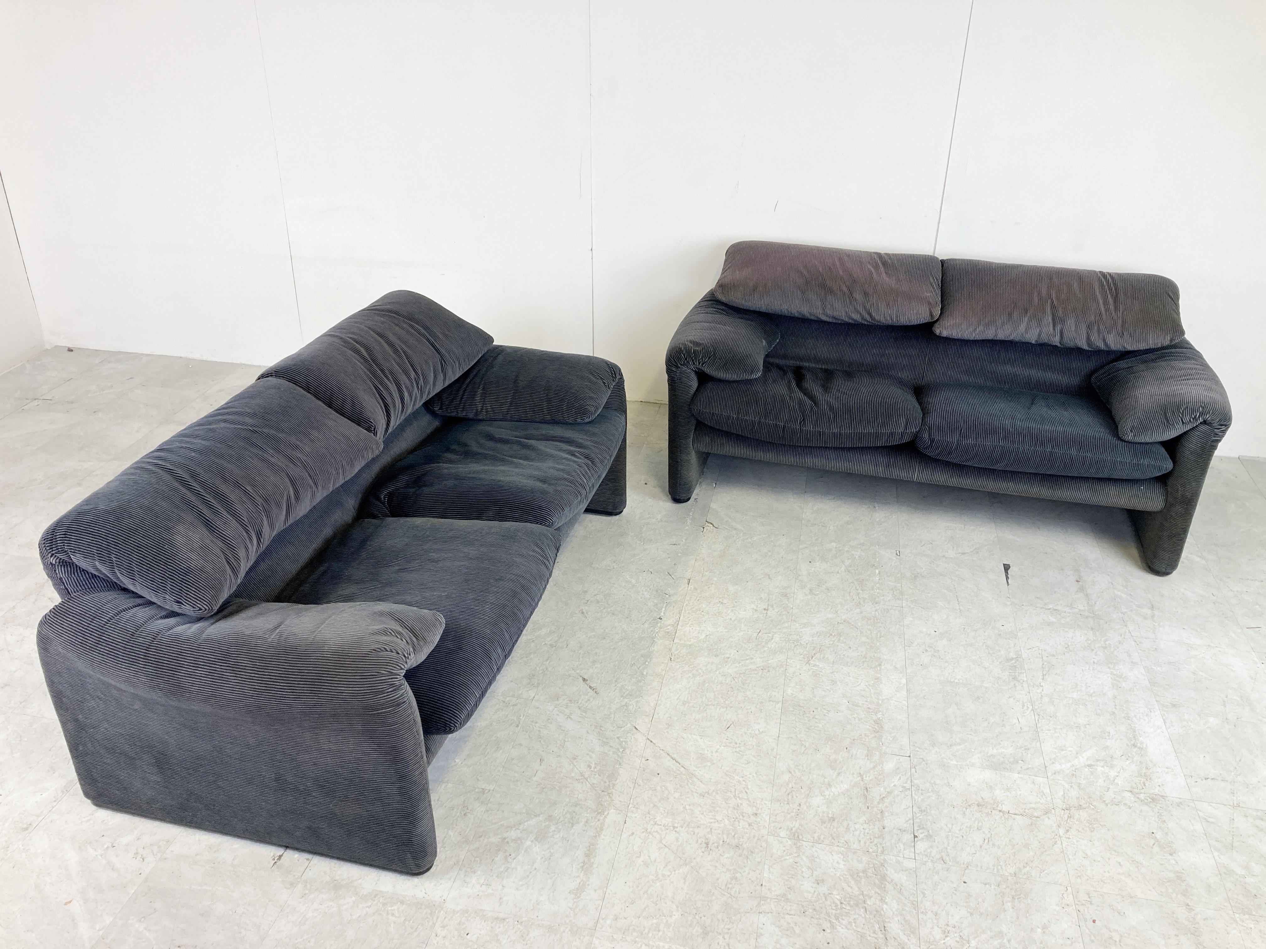 Pair of Maralunga Sofas by Vico Magistretti for Cassina, 1970s In Good Condition In HEVERLEE, BE