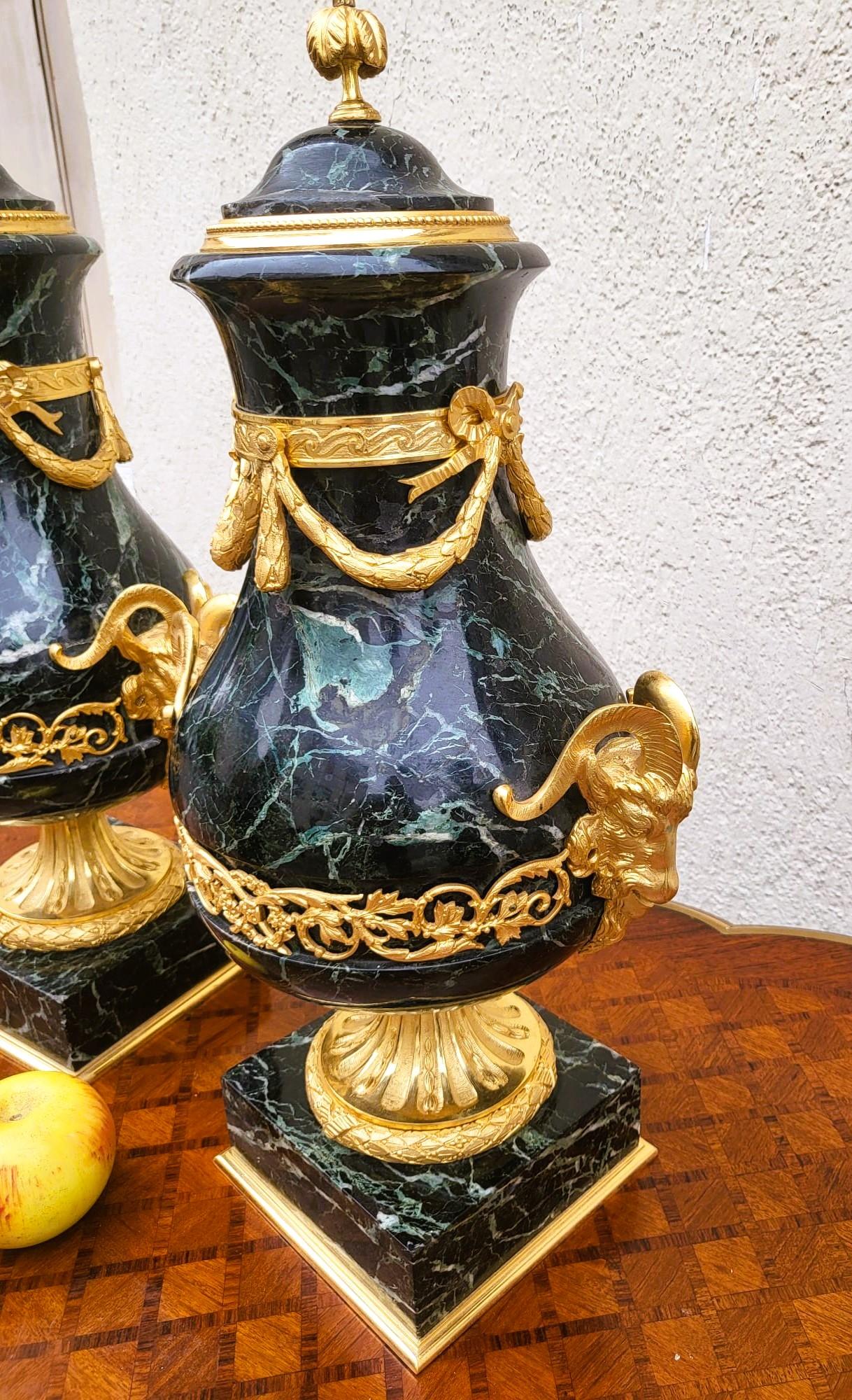Coppia di cassette in marmo e bronzo, XIX secolo in vendita 5