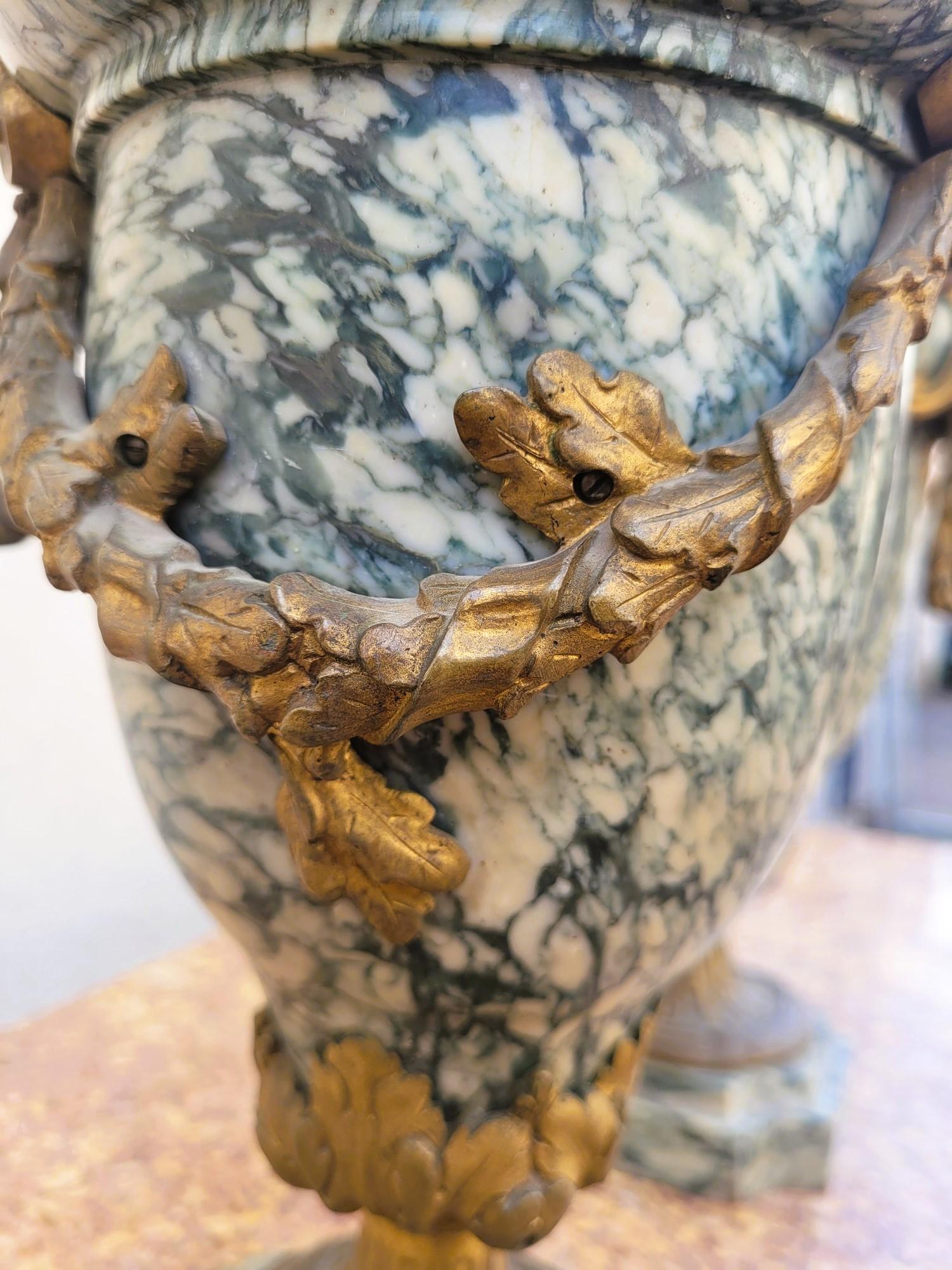 Coppia di cassette in marmo e bronzo, XIX secolo in vendita 9