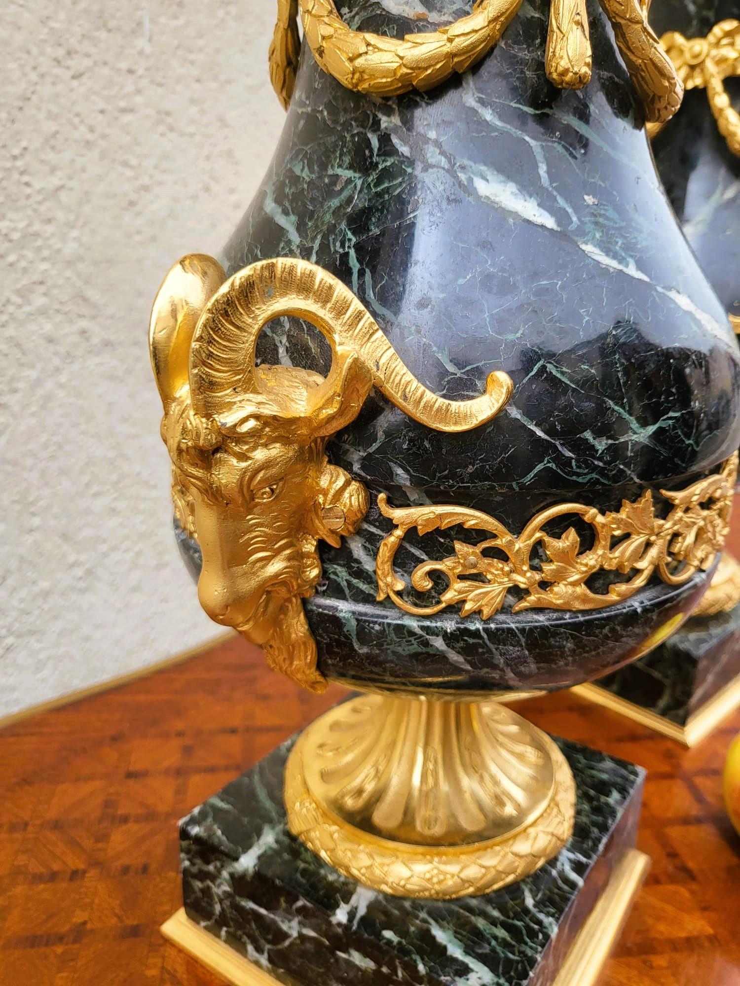 Coppia di cassette in marmo e bronzo, XIX secolo in vendita 11