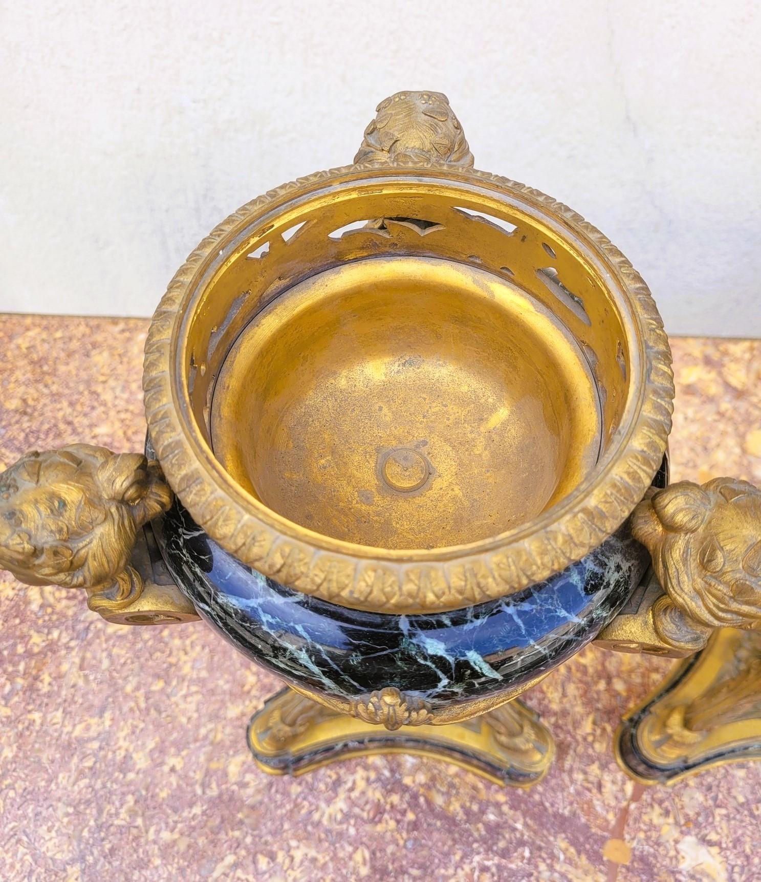 Coppia di cassette in marmo e bronzo, XIX secolo In condizioni buone in vendita a MARSEILLE, FR