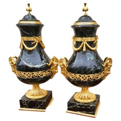 Ein Paar Cassolettes aus Marmor und Bronze, 19. Jahrhundert