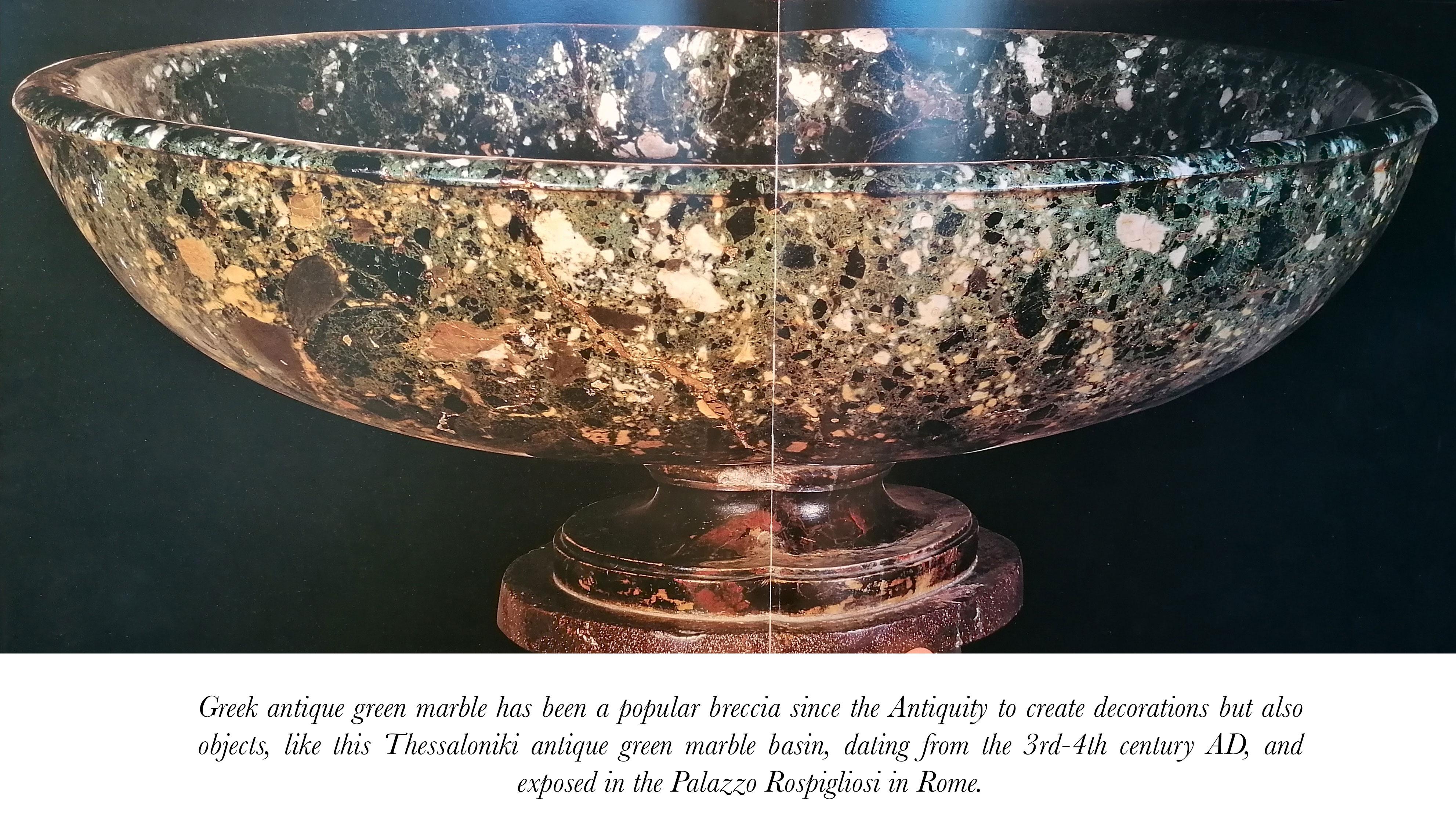 Paar Urnen aus Marmor und Bronze auf Marmorsockeln, Frankreich, frühes 20. Jahrhundert im Angebot 5