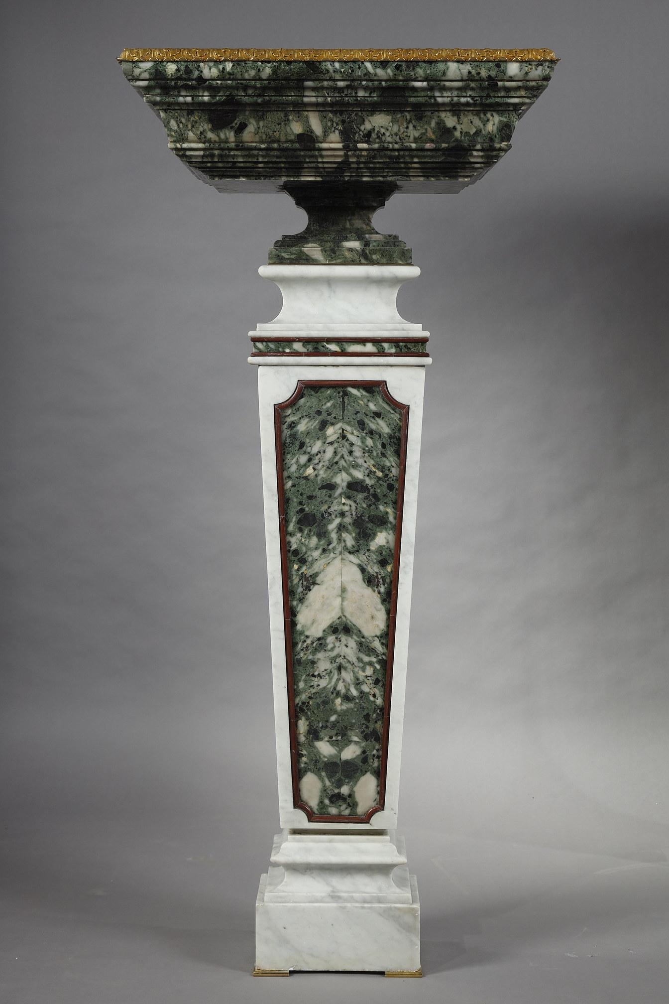 French Pair of Marble and Bronze Urns on Marble Pedestals, France, Early 20th Century For Sale