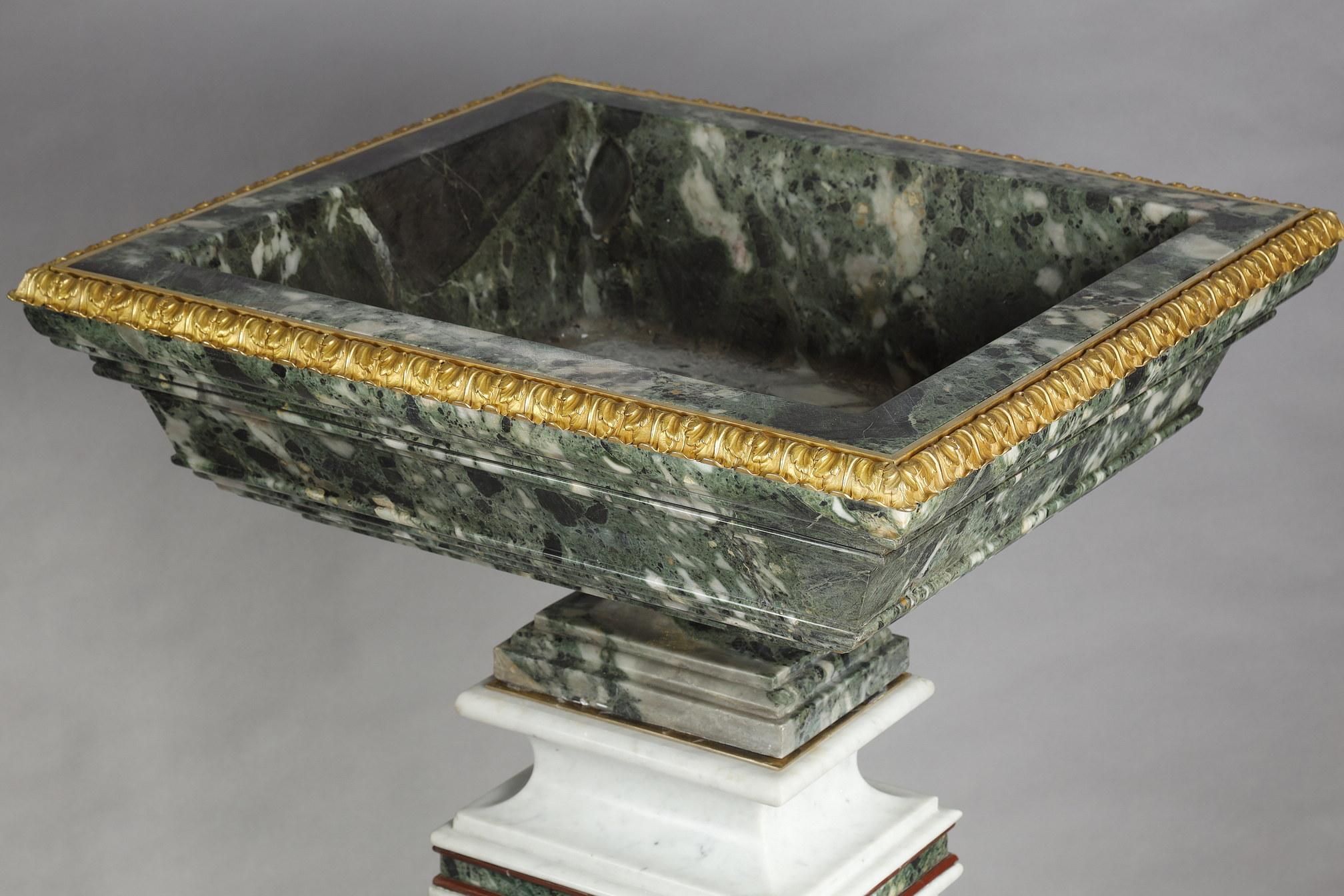 Pair of Marble and Bronze Urns on Marble Pedestals, France, Early 20th Century For Sale 1