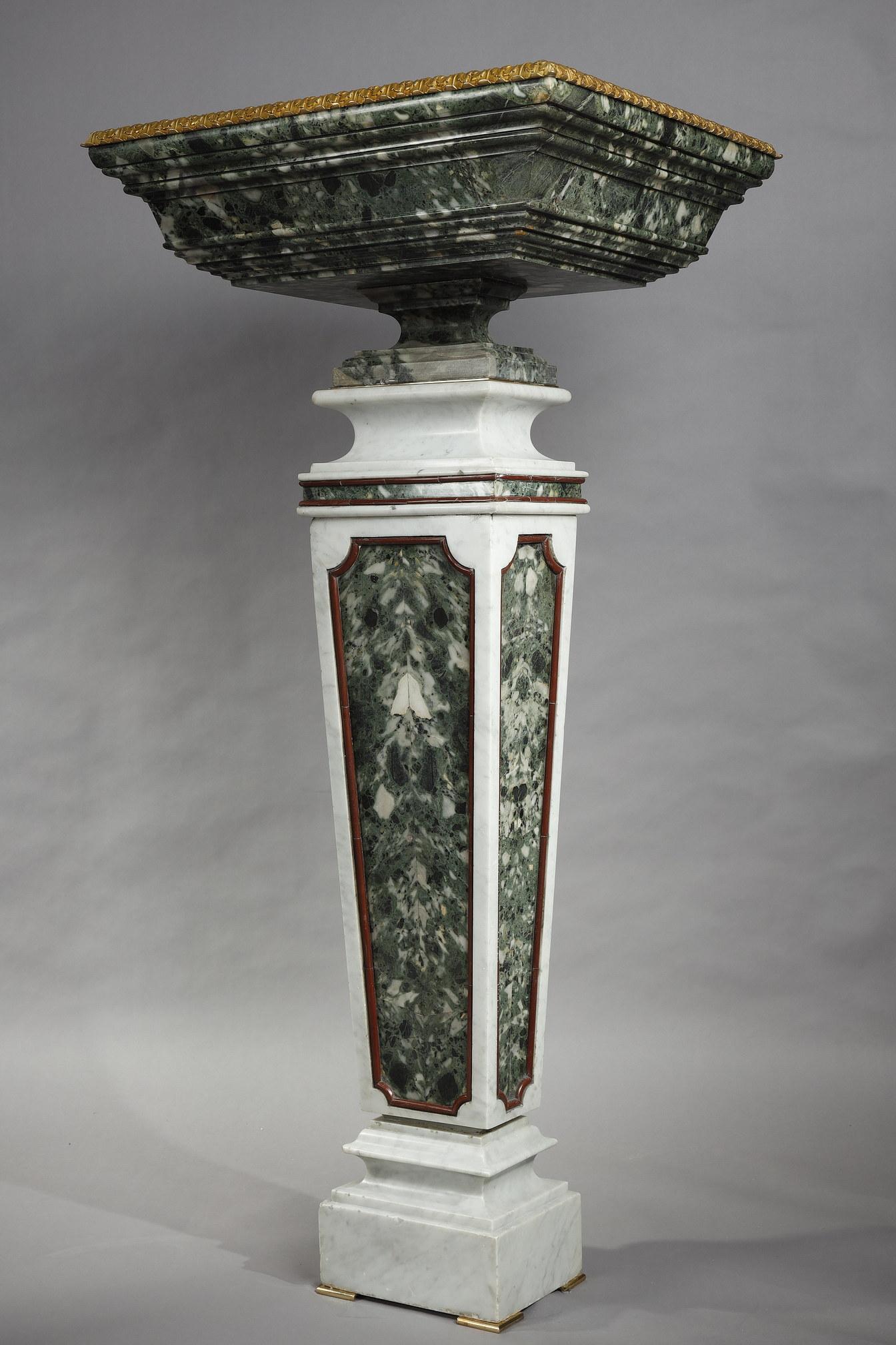 Pair of Marble and Bronze Urns on Marble Pedestals, France, Early 20th Century For Sale 2