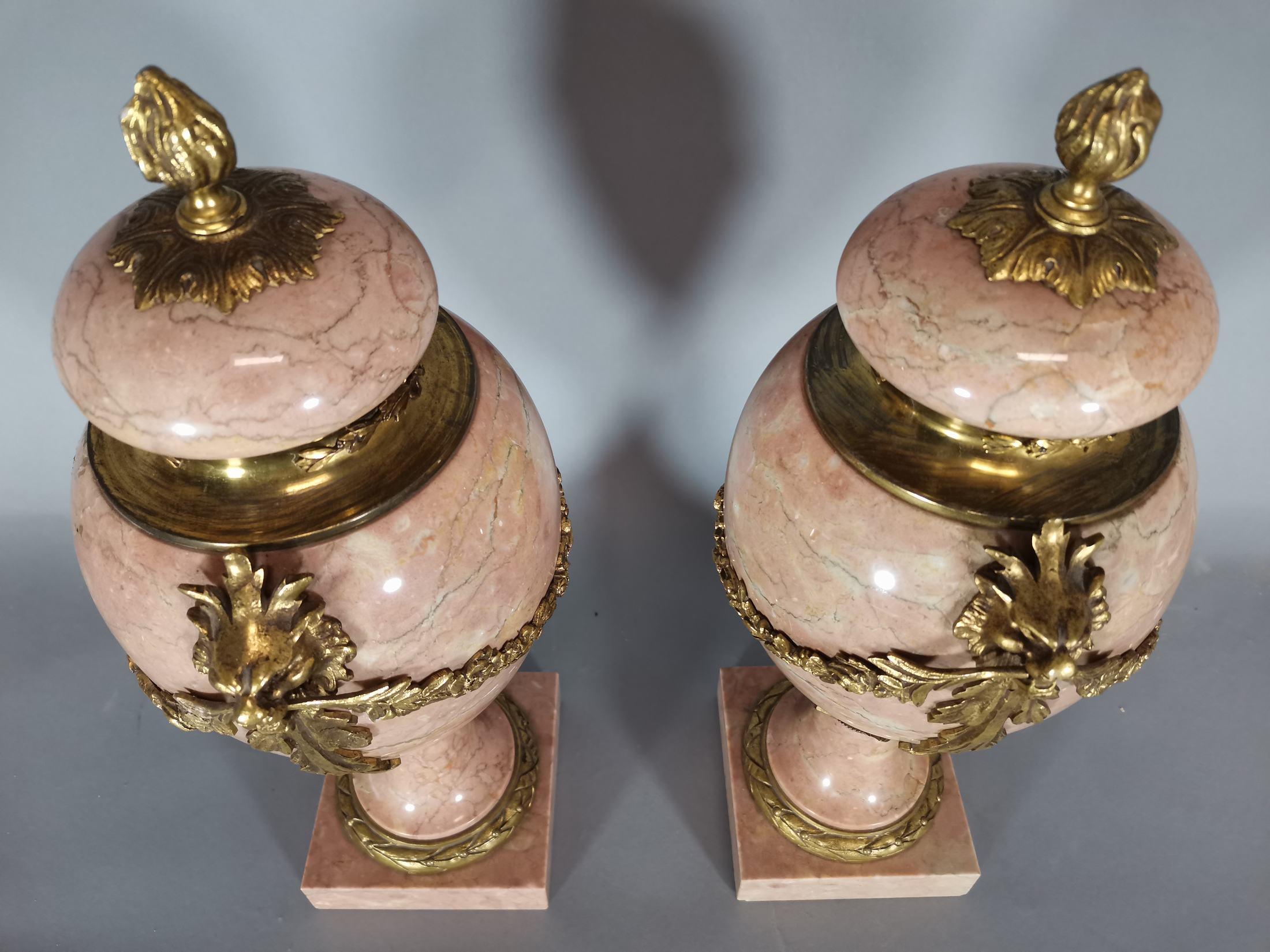 Pair of marble and gild bronze vase from the early 1900, 20th century
Perfect condition
Measures: 44 cm high.