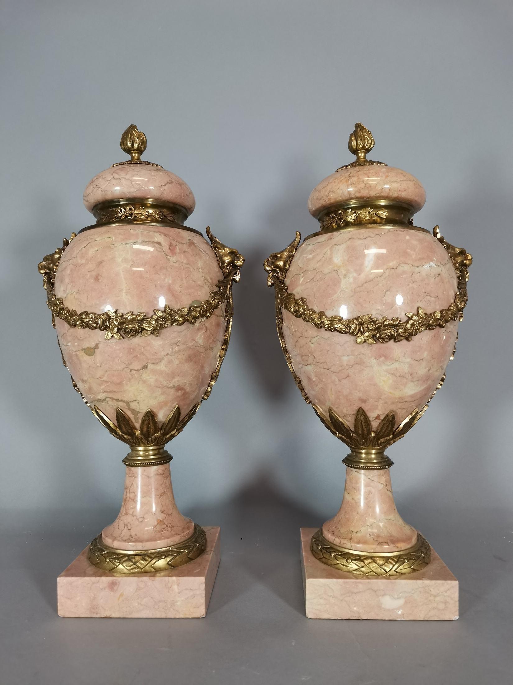 Pair of Marble and Gild Bronze Vase from the Early 1900, 20th Century In Good Condition For Sale In Madrid, ES