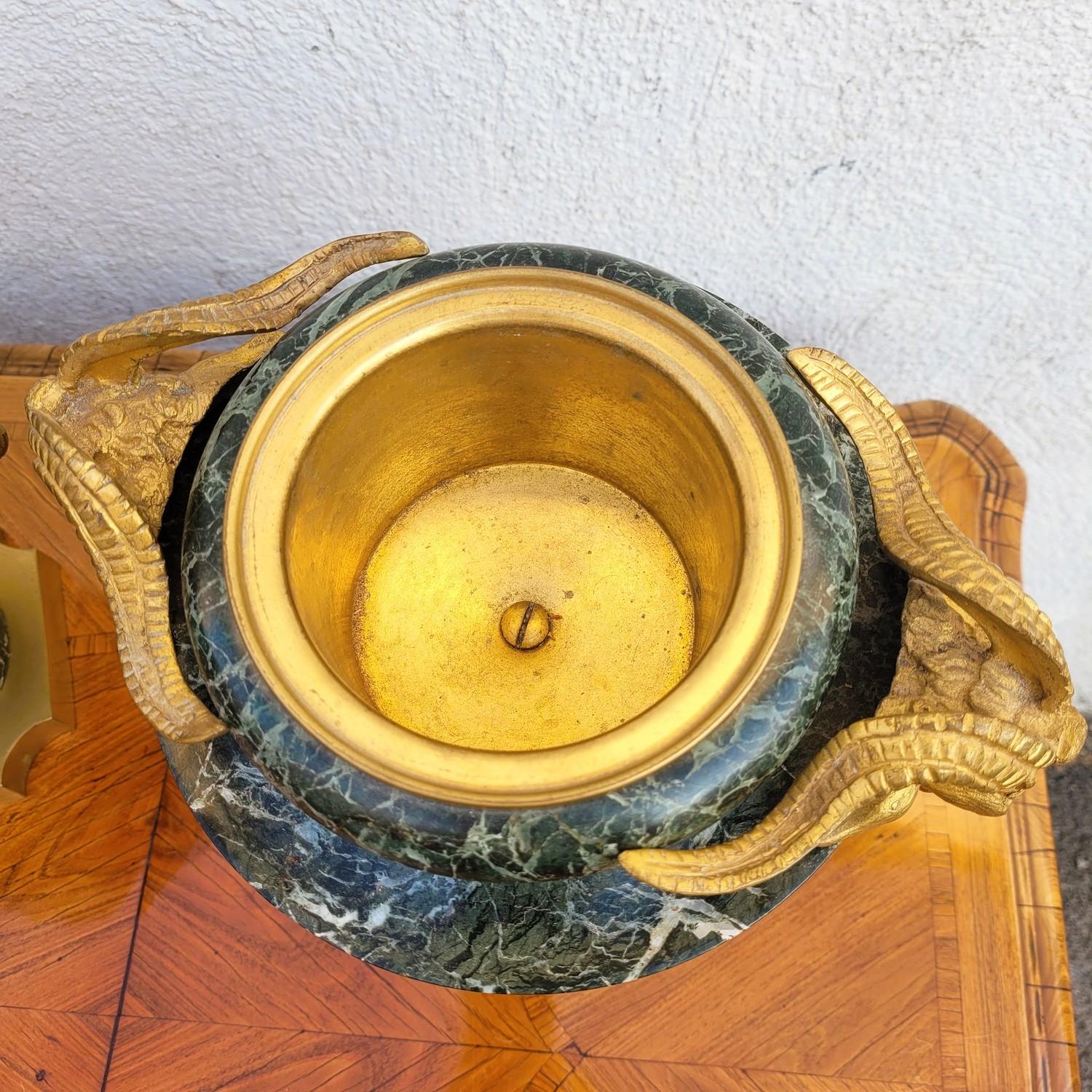 Par De Cassolettes De Mármol Y Bronce Dorado, Napoleón III, Siglo XIX en venta 5