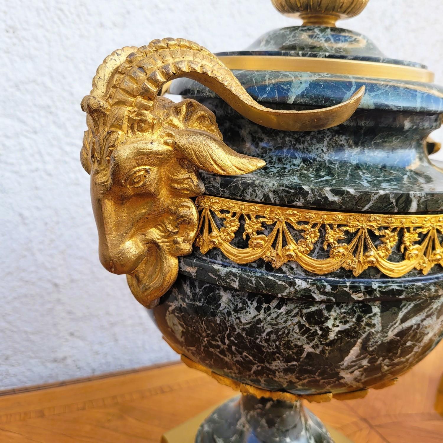 Par De Cassolettes De Mármol Y Bronce Dorado, Napoleón III, Siglo XIX en venta 6