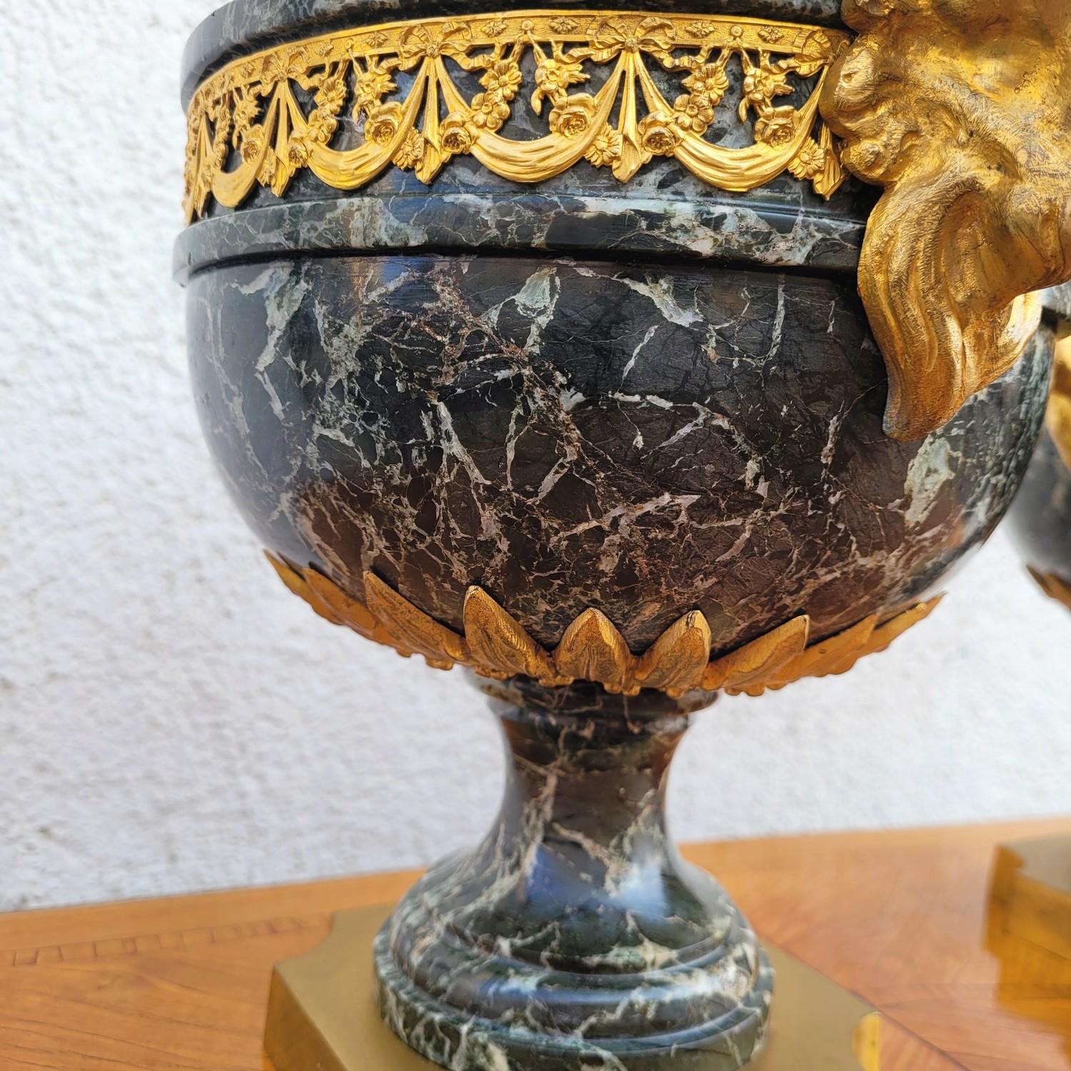 Par De Cassolettes De Mármol Y Bronce Dorado, Napoleón III, Siglo XIX en venta 9