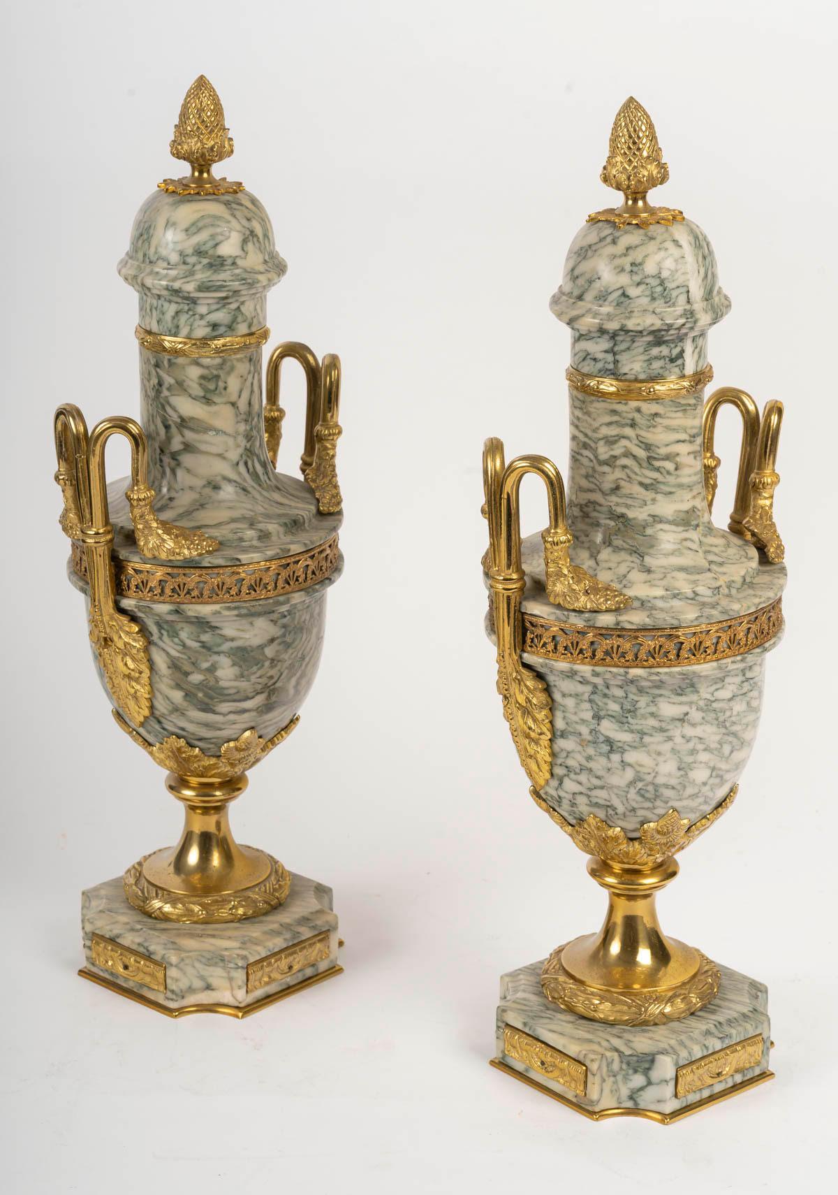 Coppia di cassette in marmo e bronzo dorato, periodo Napoleone III. In condizioni buone in vendita a Saint-Ouen, FR