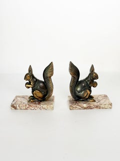 Paire de serre-livres en marbre et métal ornés d'écureuils, France, années 1950