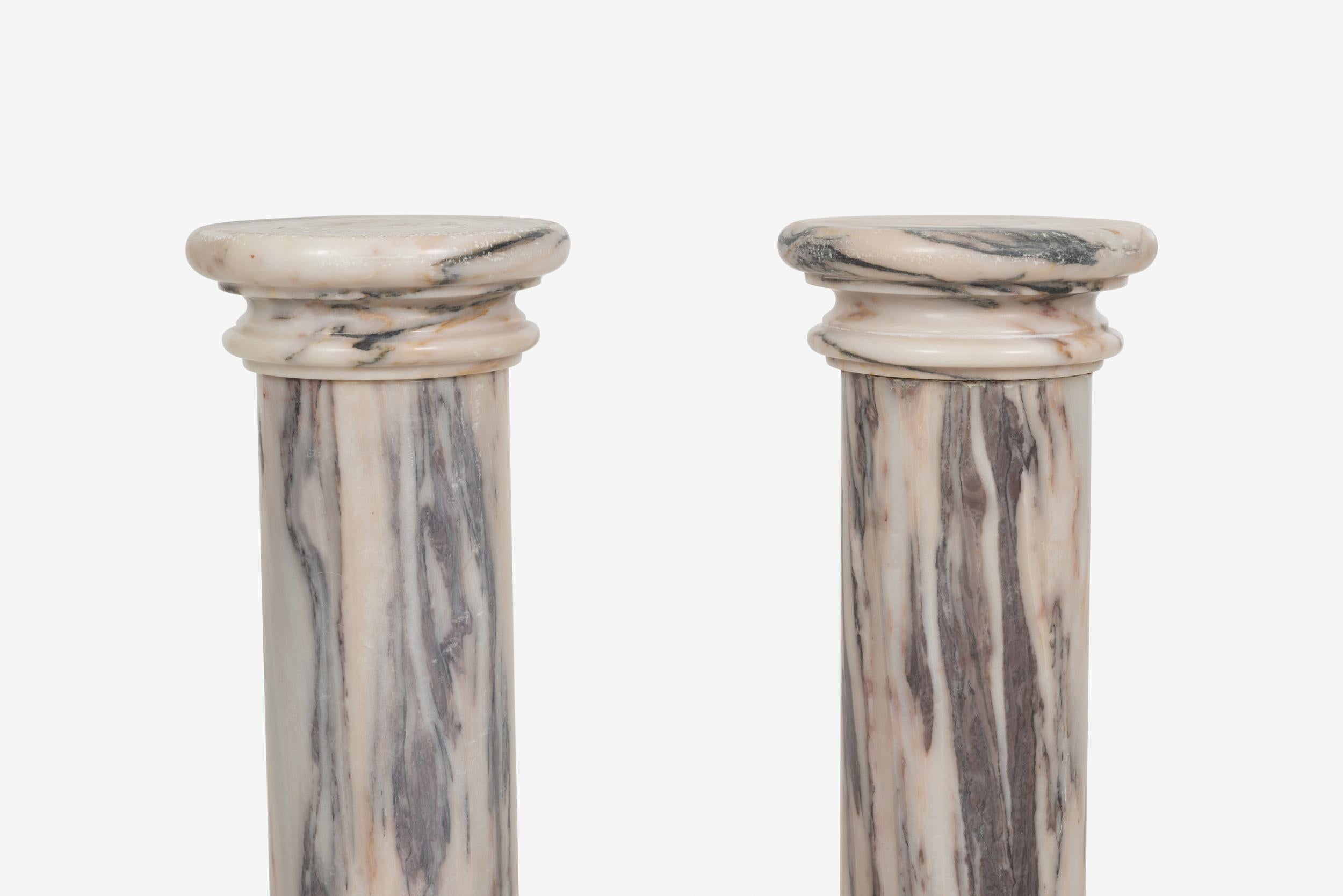 Polished Pair of Marble Architectural Display Columns in Calacatta Pink Quarried in Italy For Sale