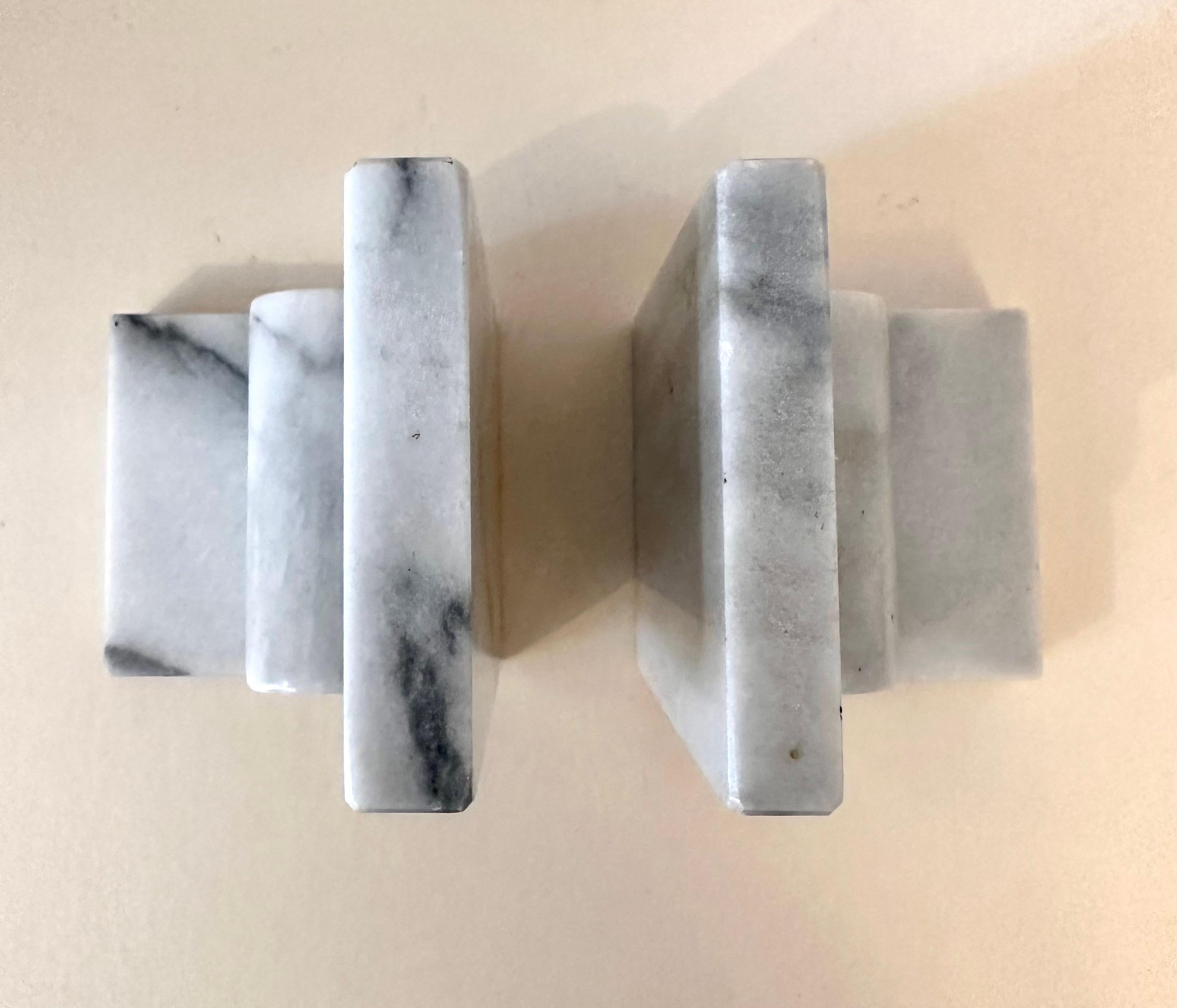 Pair of Marble Bookends with Solid Cylinder Detail In Good Condition For Sale In Los Angeles, CA