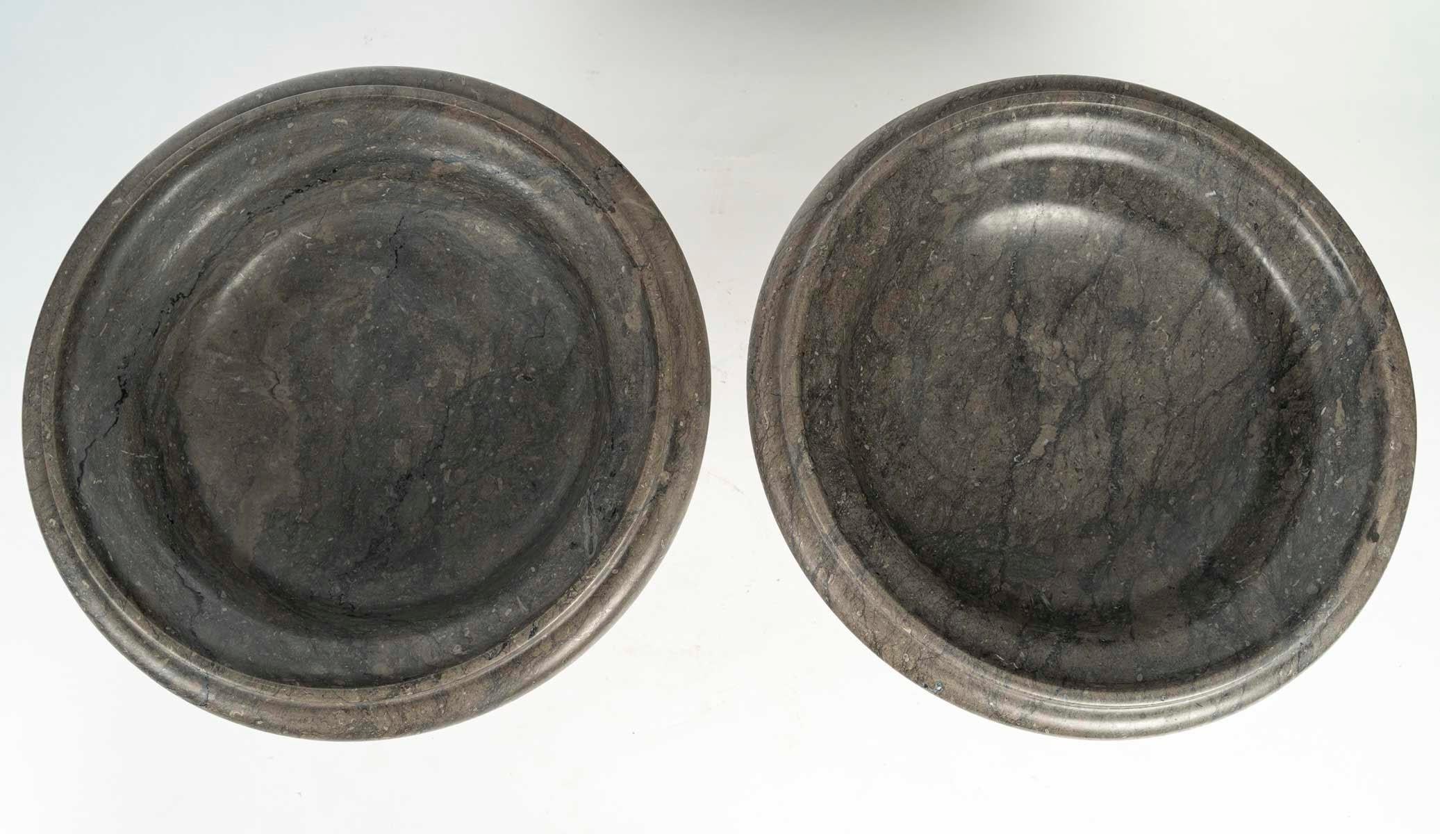 Pair of Marble Bowls, 20th Century, Napoleon III Style. (Französisch) im Angebot